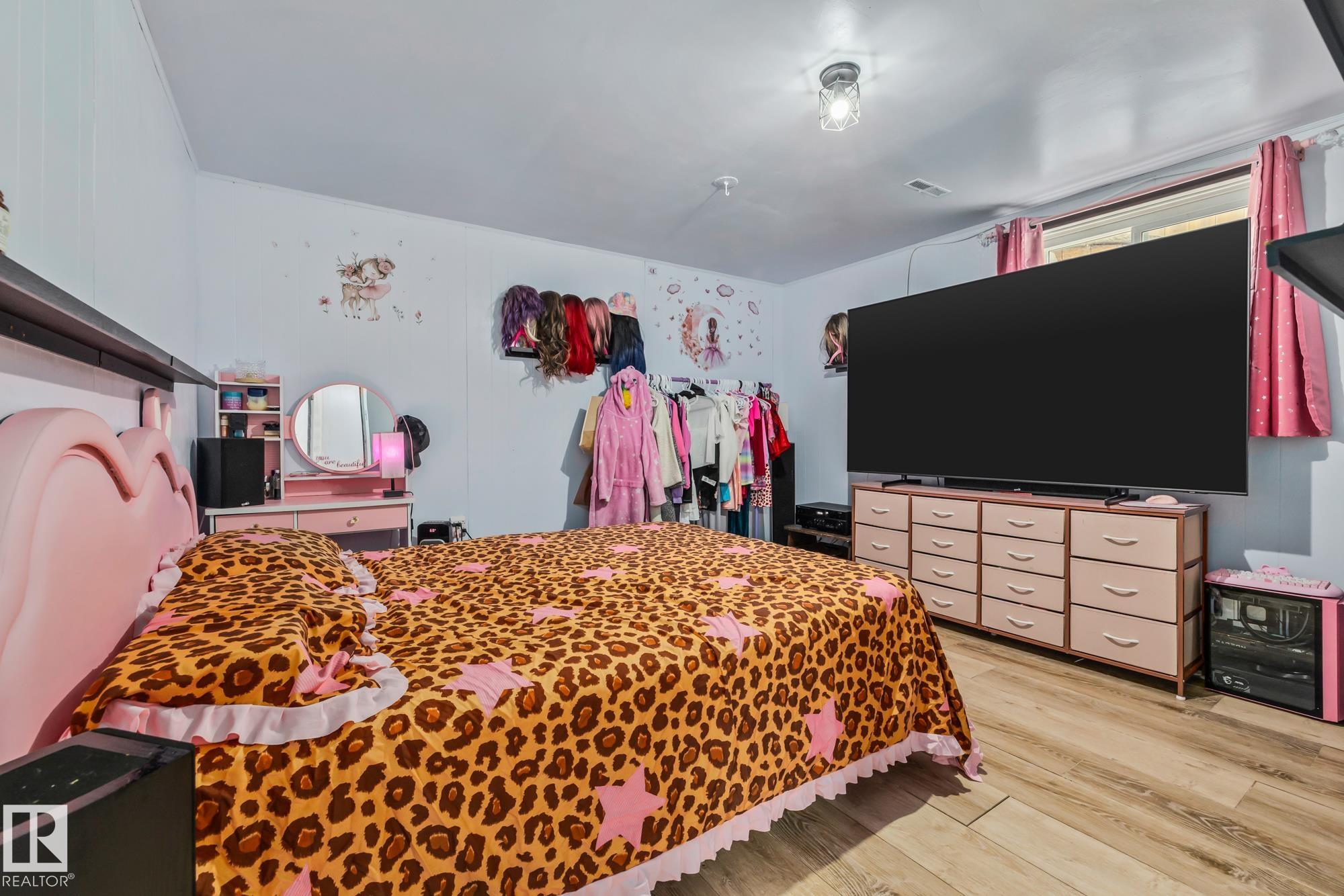 Photo 42 at 8812 135 Avenue NW, Glengarry, Edmonton