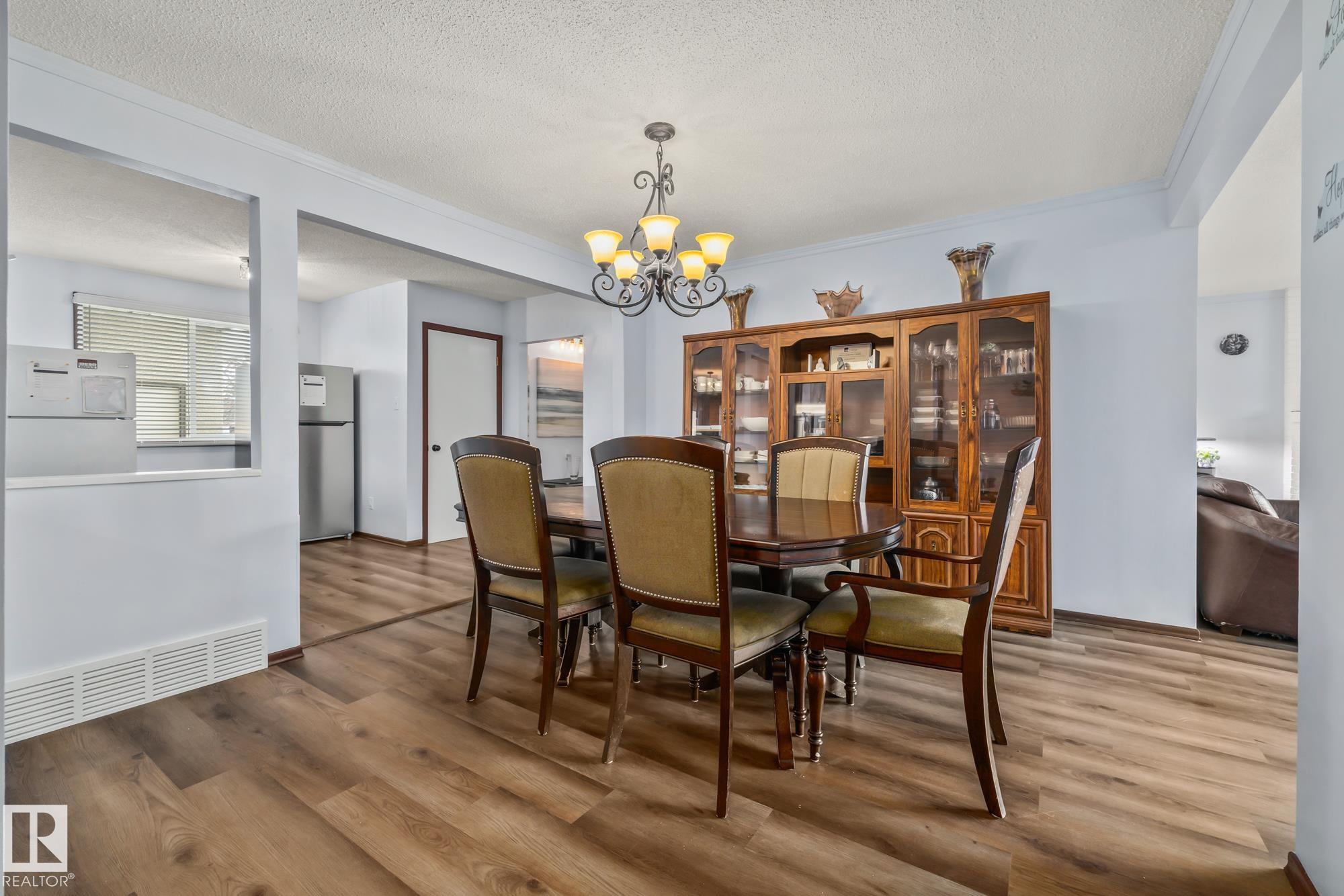 Photo 9 at 8812 135 Avenue NW, Glengarry, Edmonton