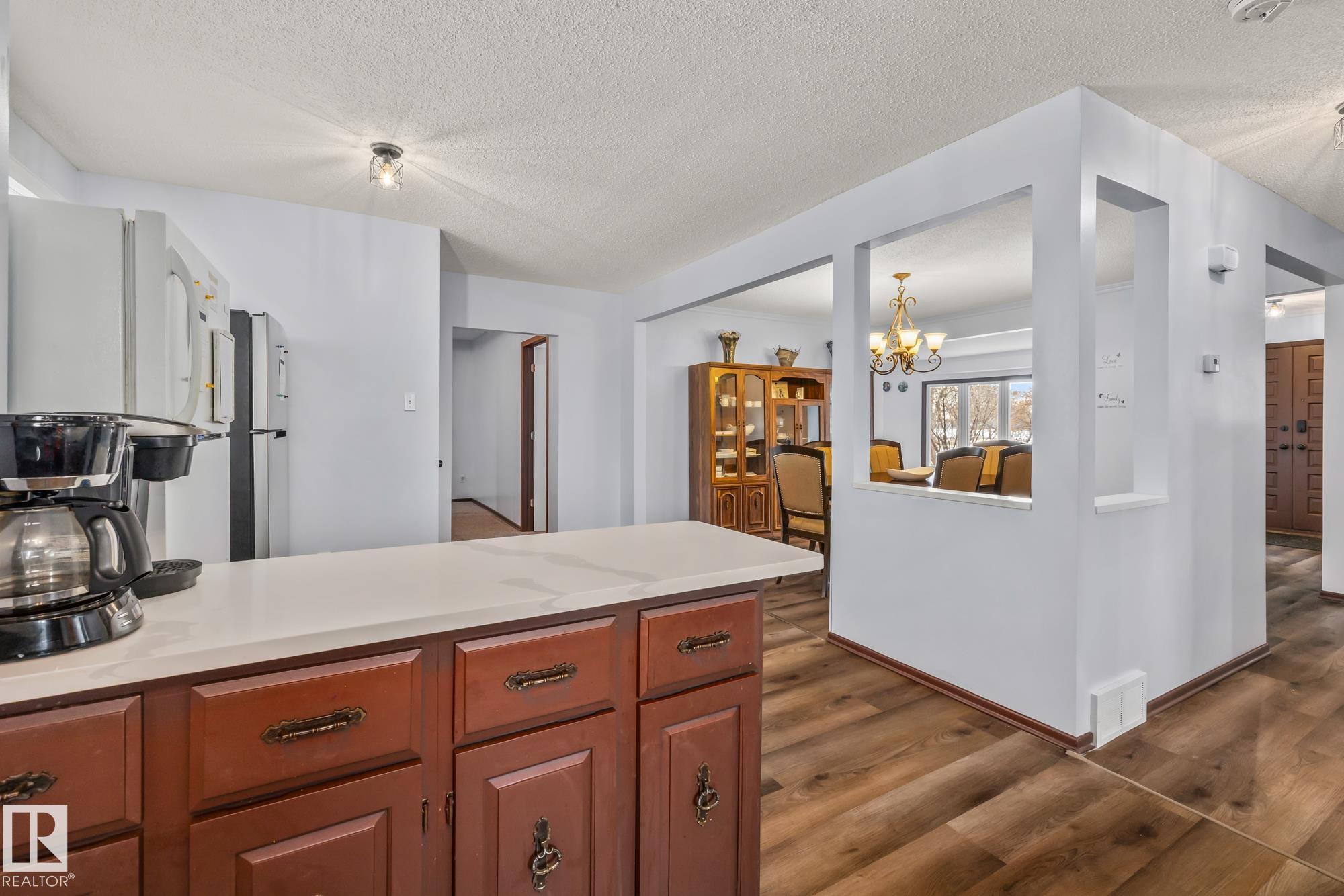 Photo 10 at 8812 135 Avenue NW, Glengarry, Edmonton