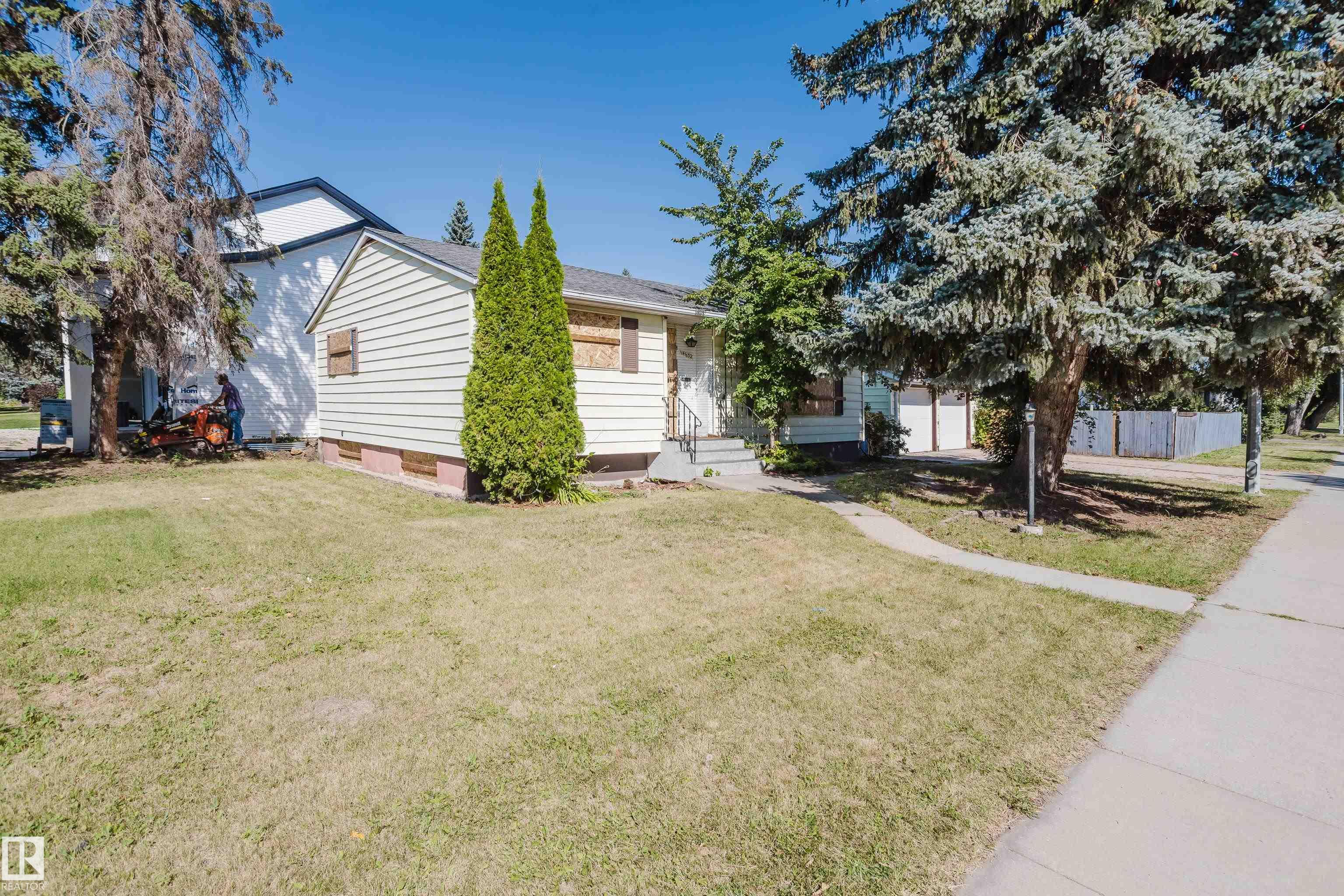 Photo 2 at 14632 95 Avenue NW, Crestwood, Edmonton