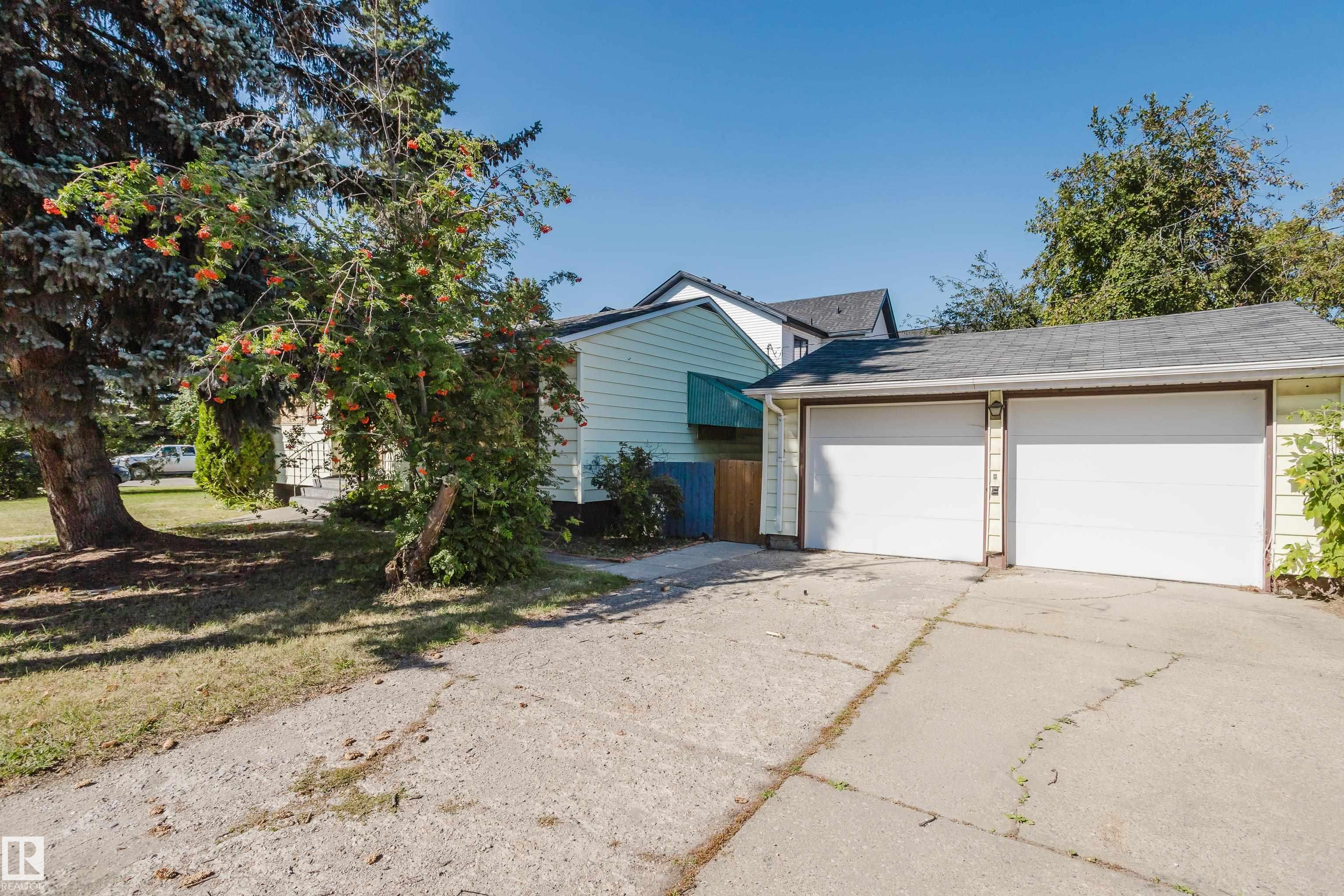 Photo 8 at 14632 95 Avenue NW, Crestwood, Edmonton