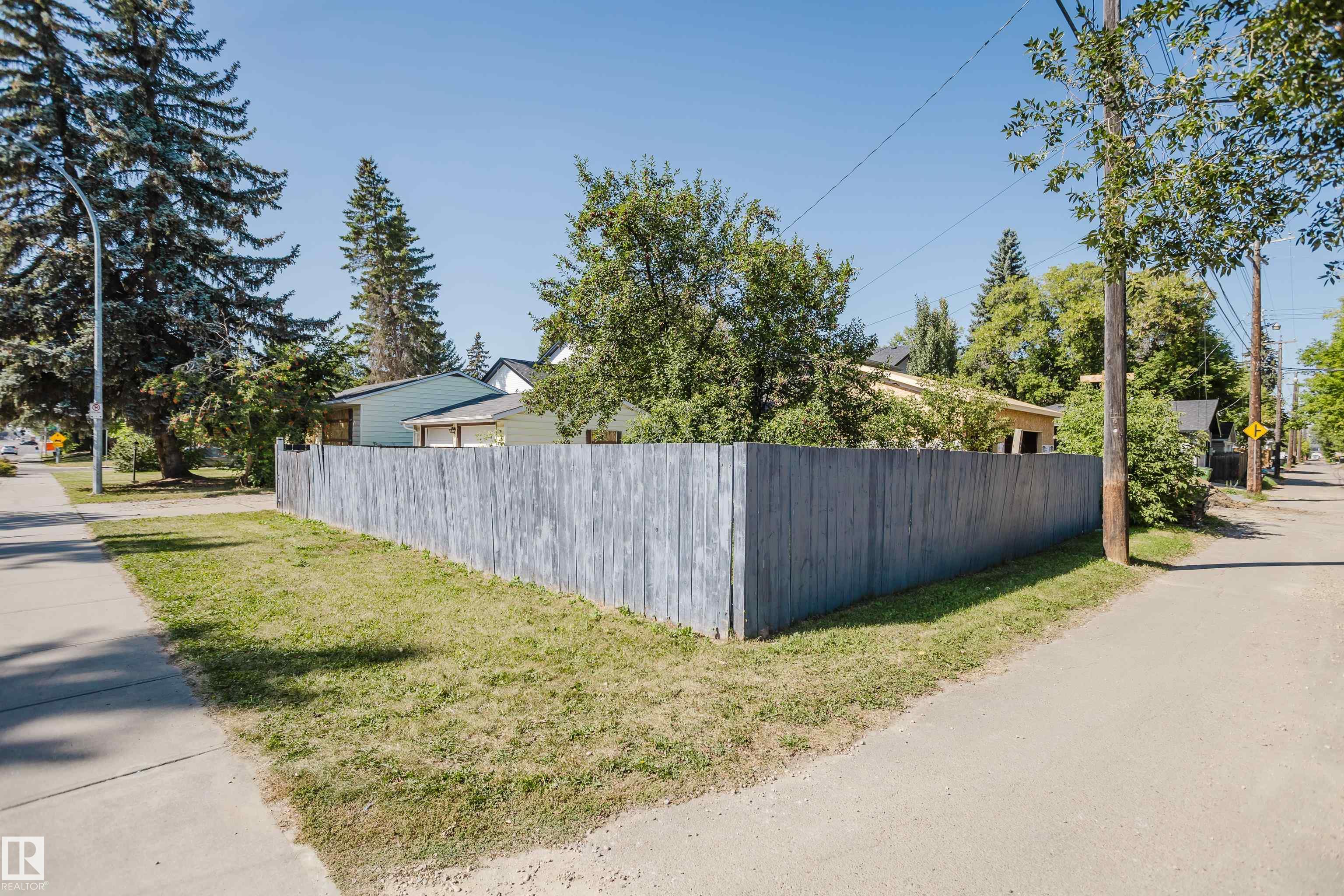 Photo 10 at 14632 95 Avenue NW, Crestwood, Edmonton