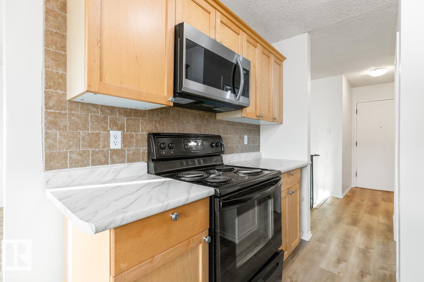 Photo 10 at 105 - 11429 124 Street NW, Inglewood, Edmonton