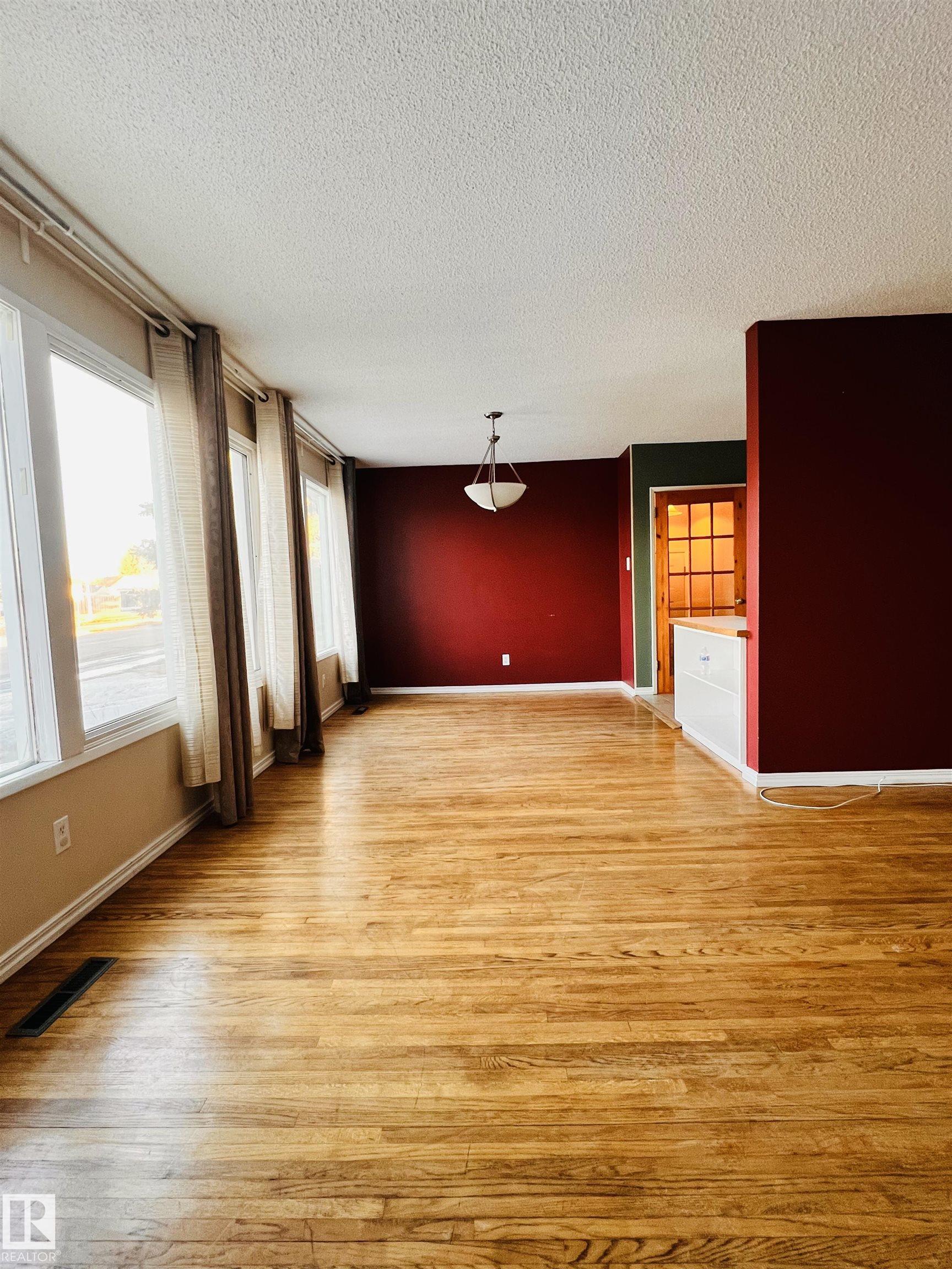 Photo 4 at 11459 51 Avenue NW, Malmo Plains, Edmonton