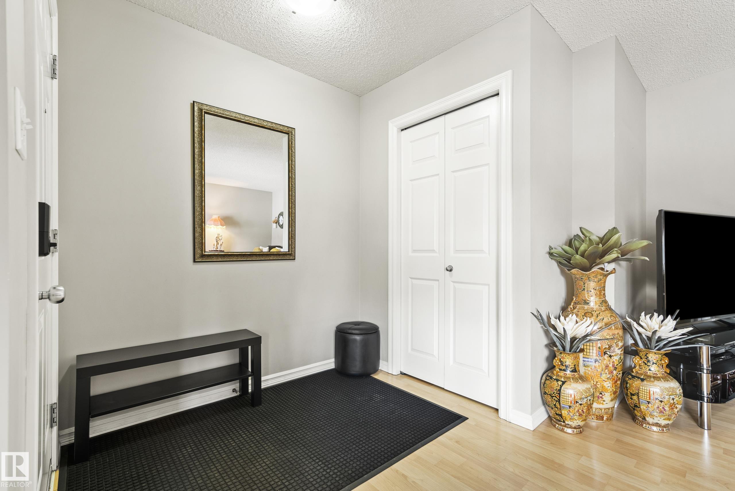 Photo 11 at 21352 90 Avenue NW, Suder Greens, Edmonton