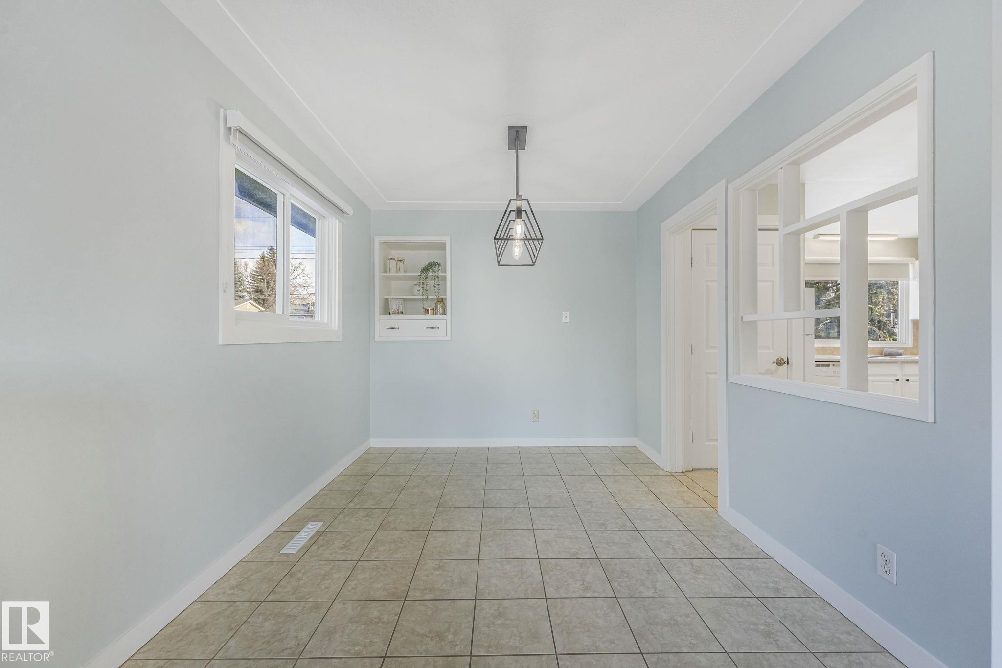 Photo 12 at 15704 91 Avenue NW, Meadowlark Park, Edmonton