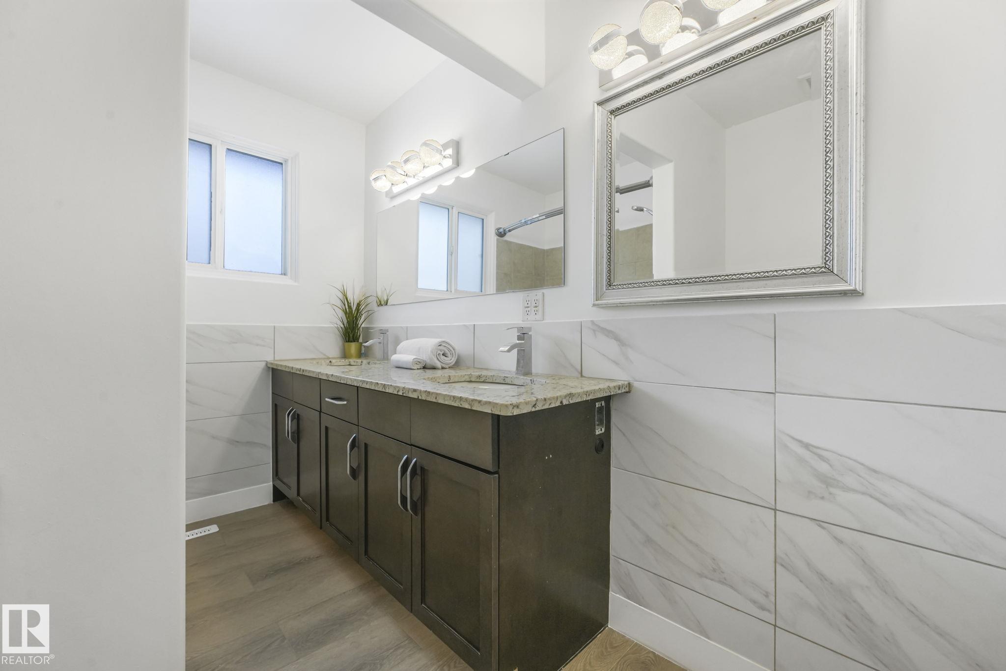 Photo 17 at 15704 91 Avenue NW, Meadowlark Park, Edmonton