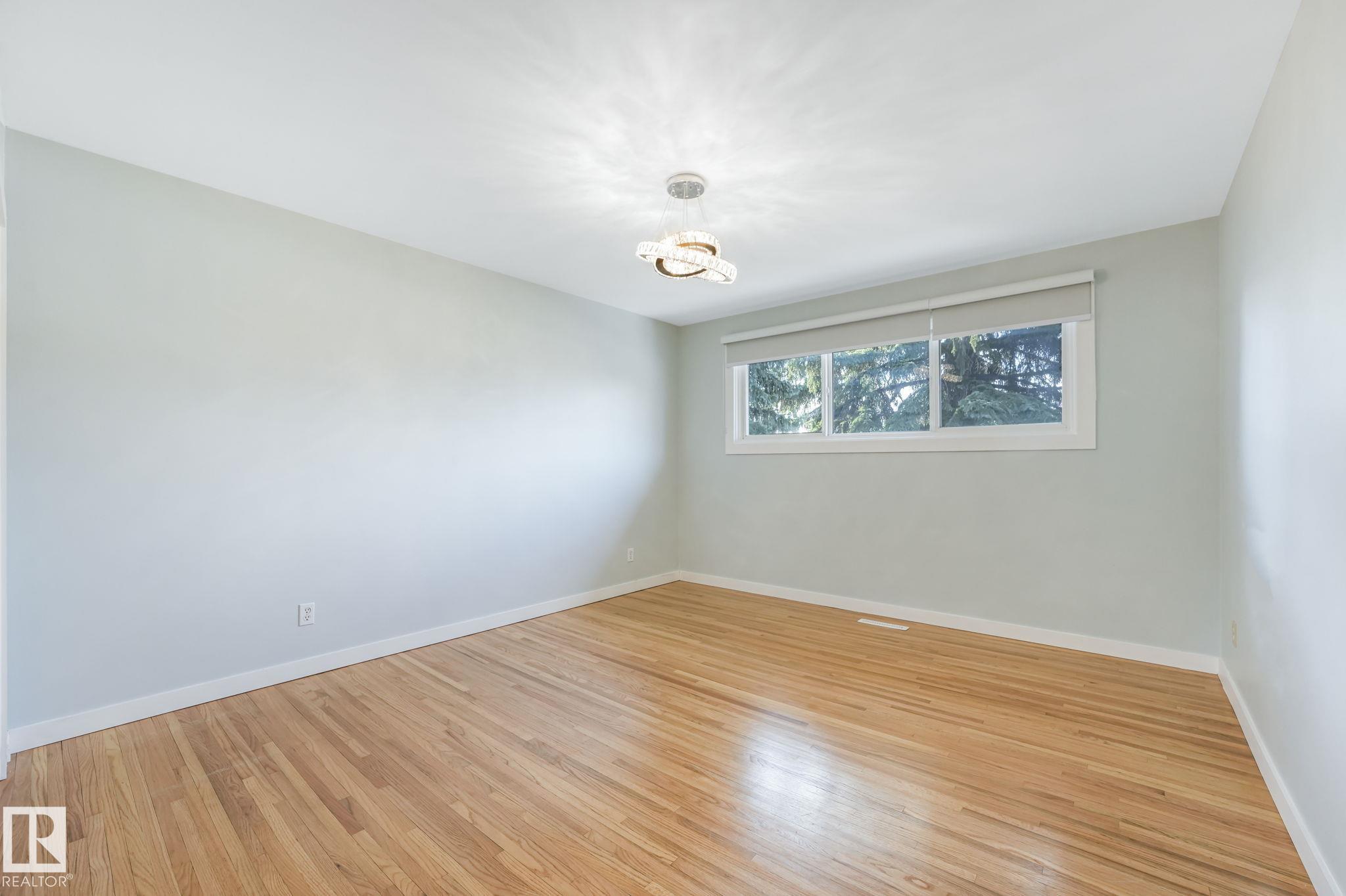 Photo 19 at 15704 91 Avenue NW, Meadowlark Park, Edmonton