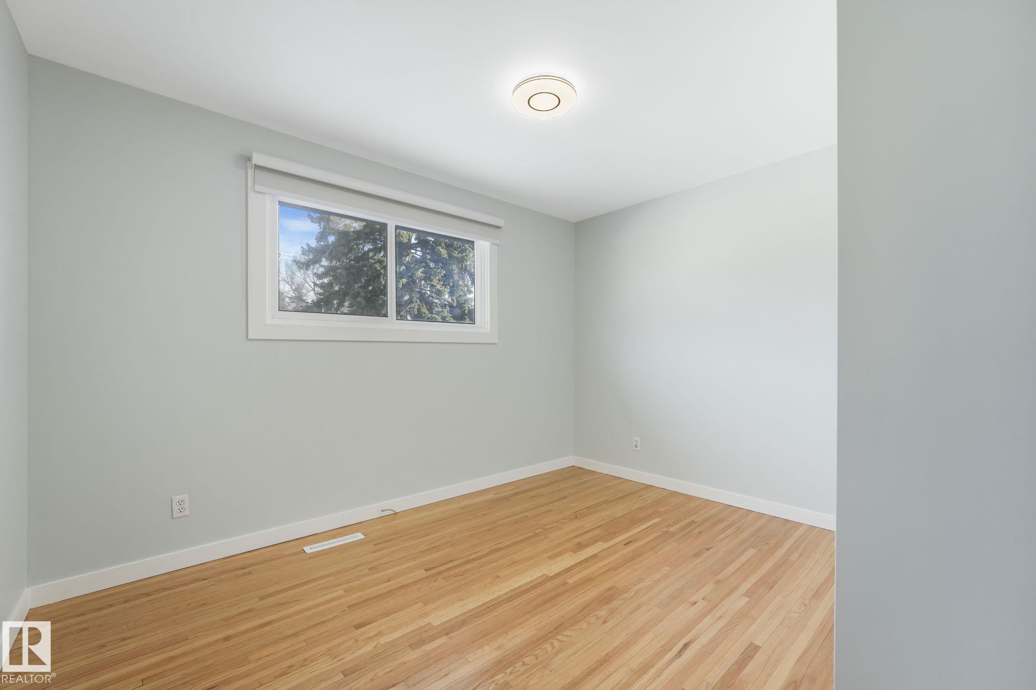 Photo 21 at 15704 91 Avenue NW, Meadowlark Park, Edmonton