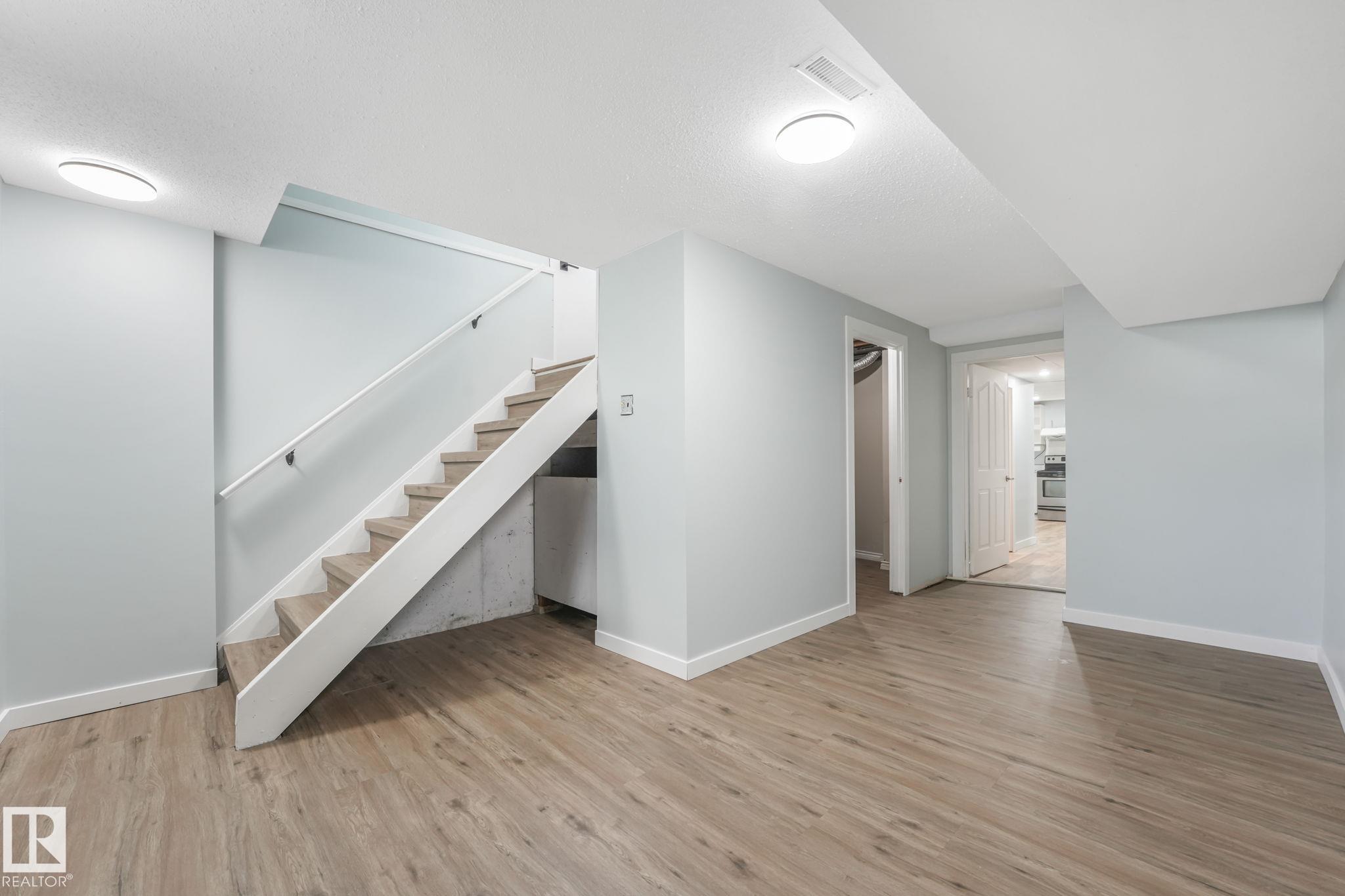 Photo 26 at 15704 91 Avenue NW, Meadowlark Park, Edmonton