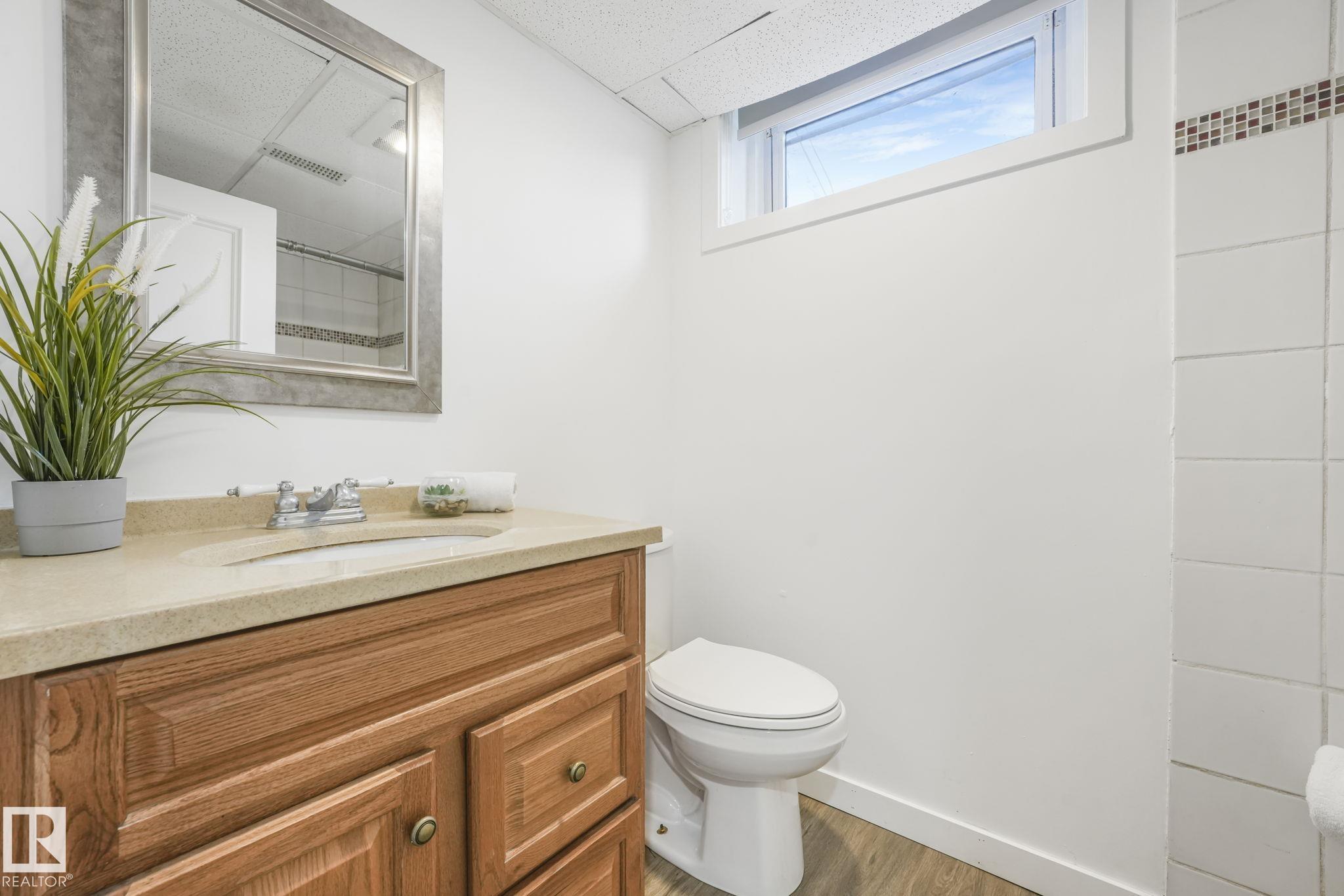 Photo 29 at 15704 91 Avenue NW, Meadowlark Park, Edmonton