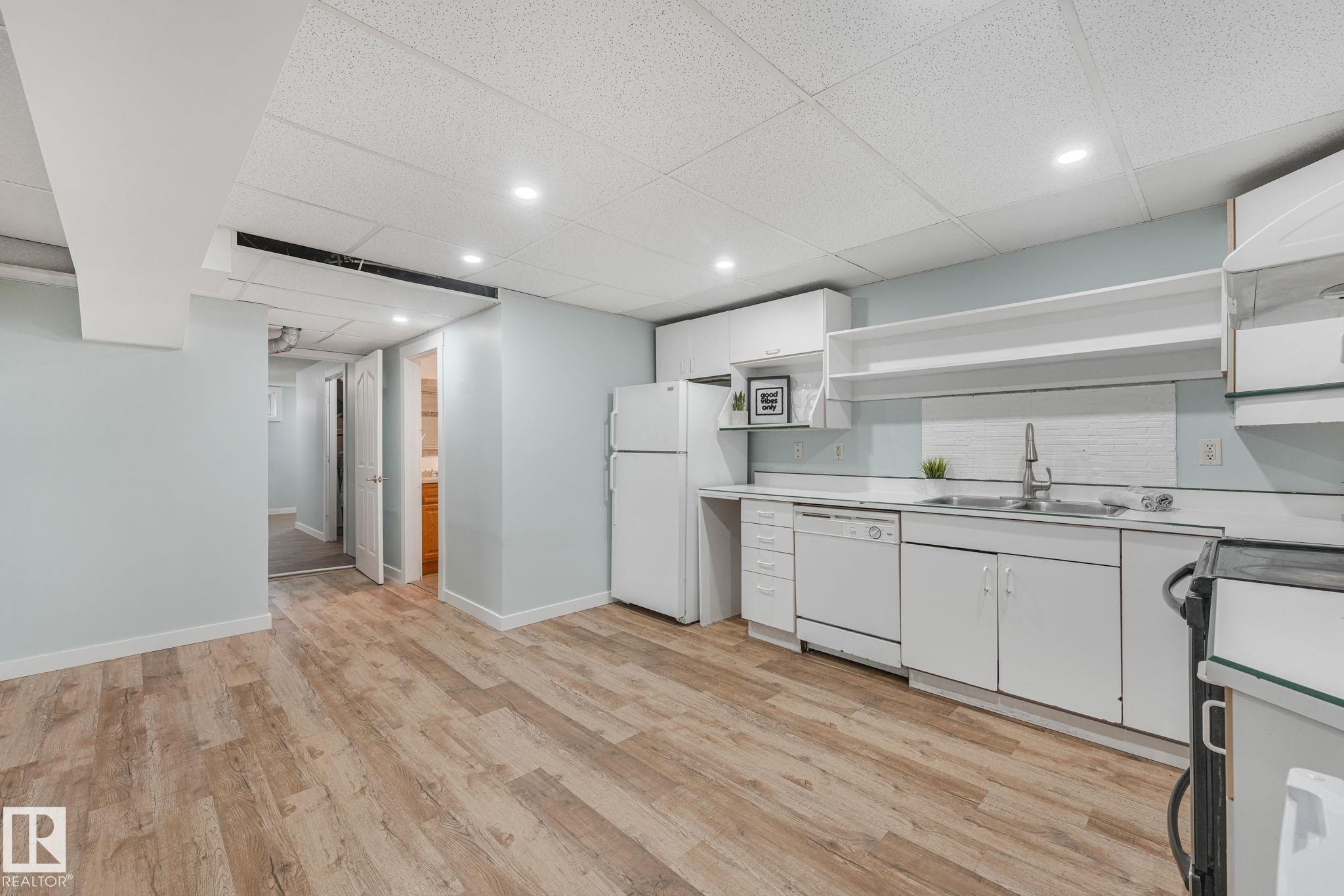 Photo 34 at 15704 91 Avenue NW, Meadowlark Park, Edmonton