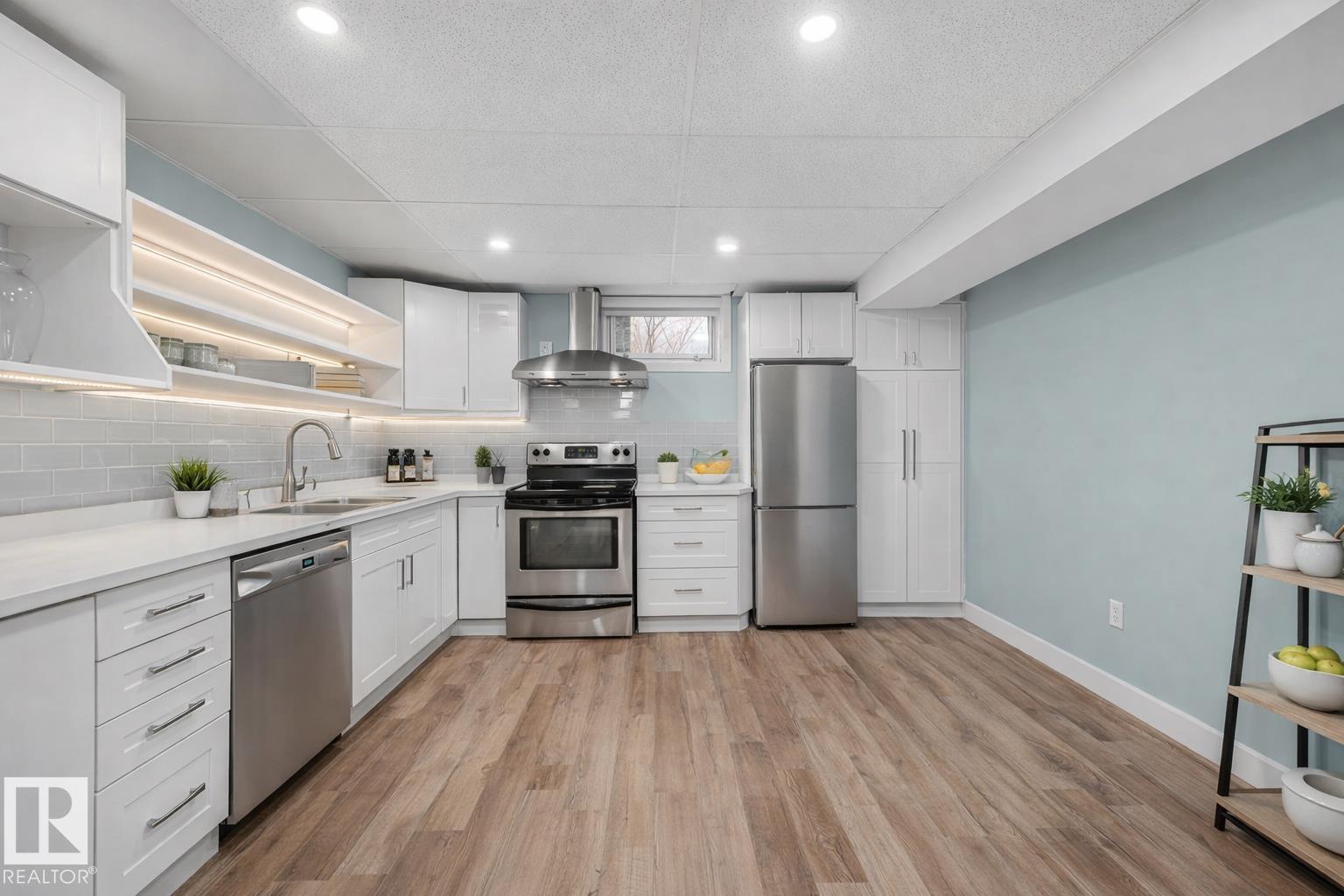 Photo 35 at 15704 91 Avenue NW, Meadowlark Park, Edmonton