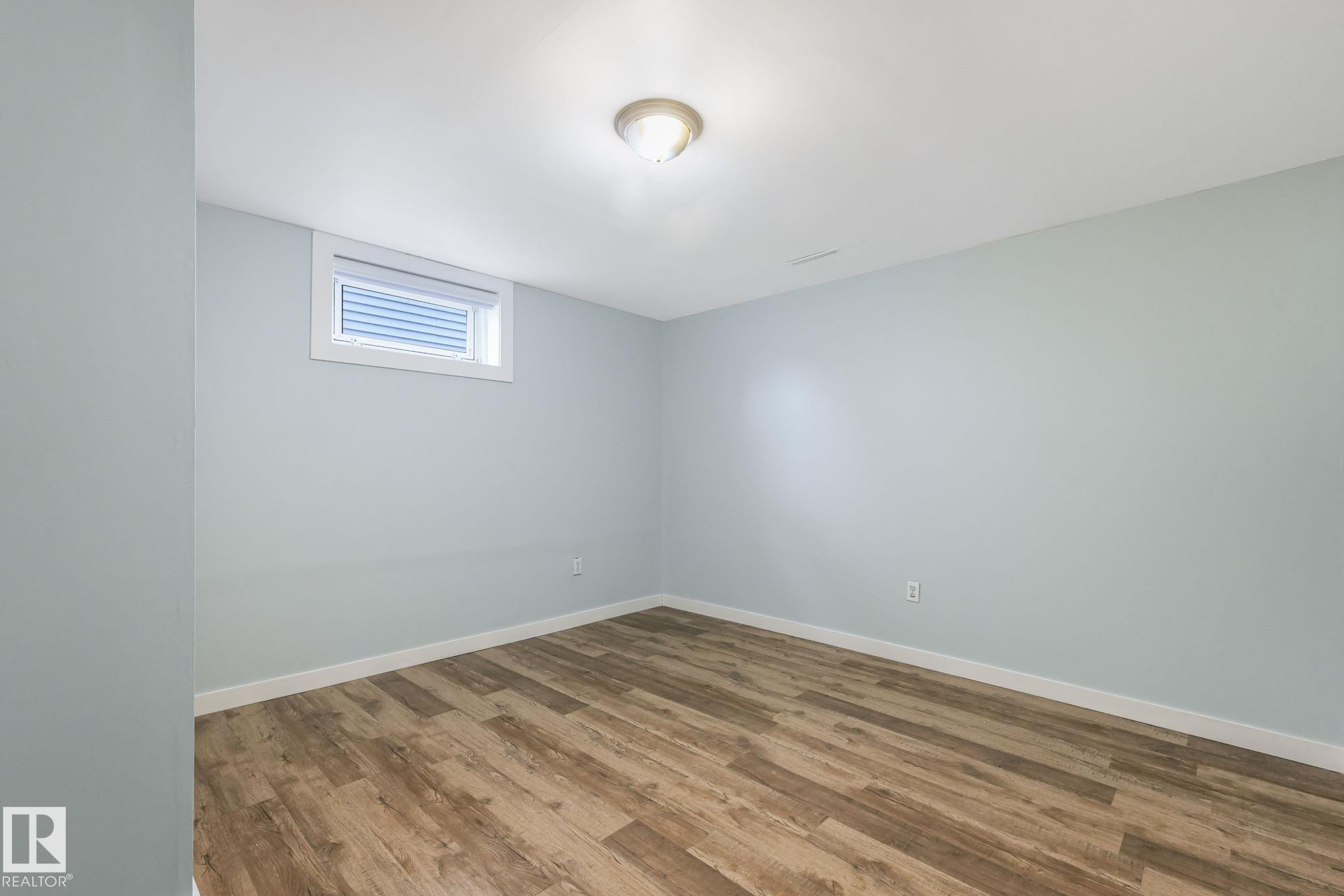 Photo 40 at 15704 91 Avenue NW, Meadowlark Park, Edmonton