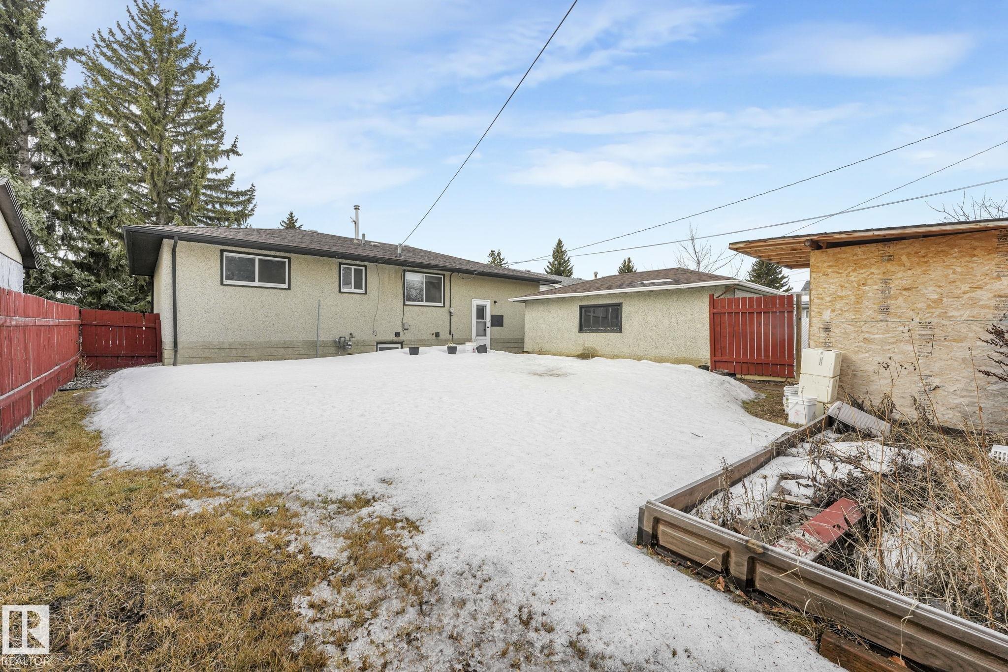 Photo 44 at 15704 91 Avenue NW, Meadowlark Park, Edmonton