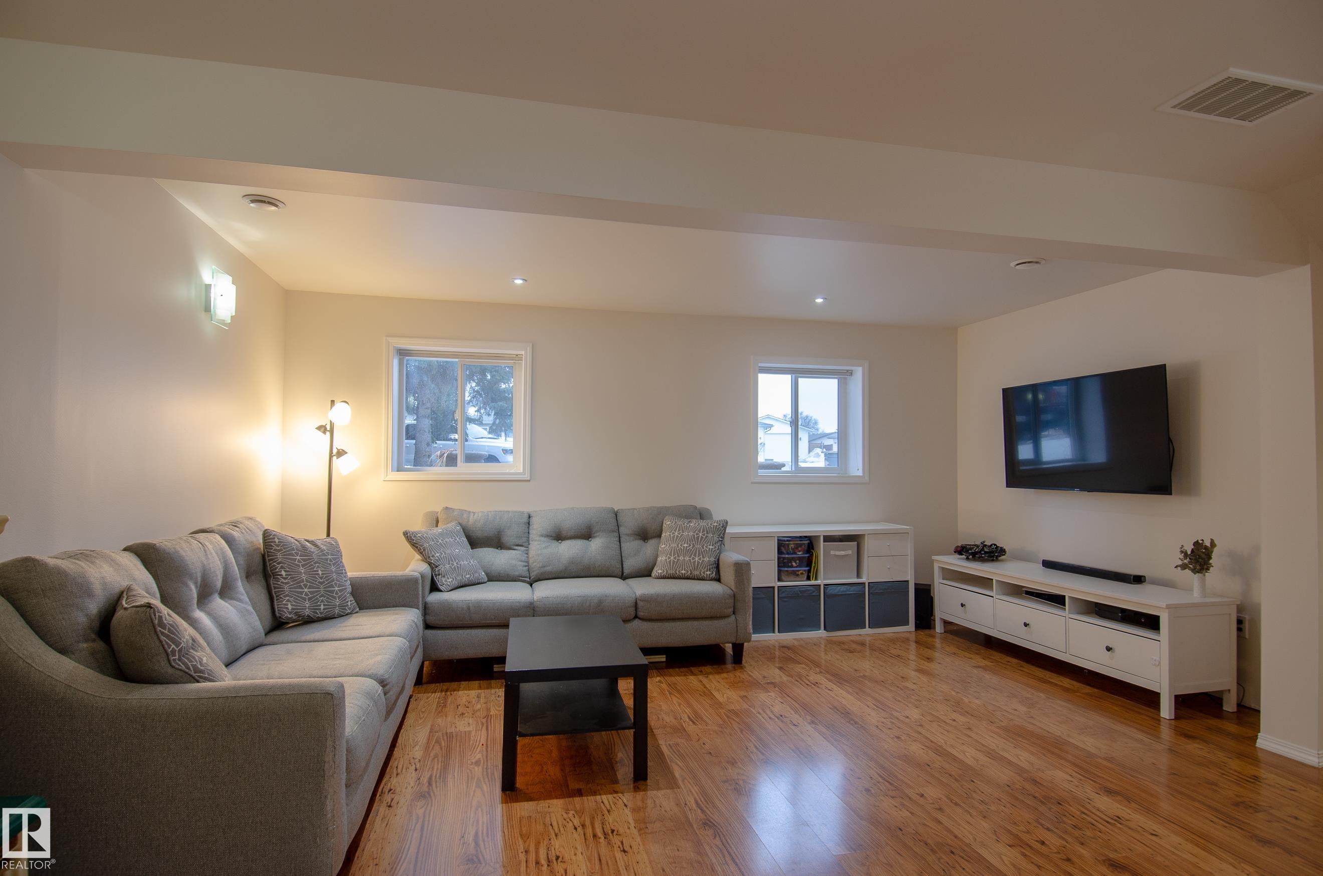 Photo 25 at 3516 13 Avenue NW, Crawford Plains, Edmonton