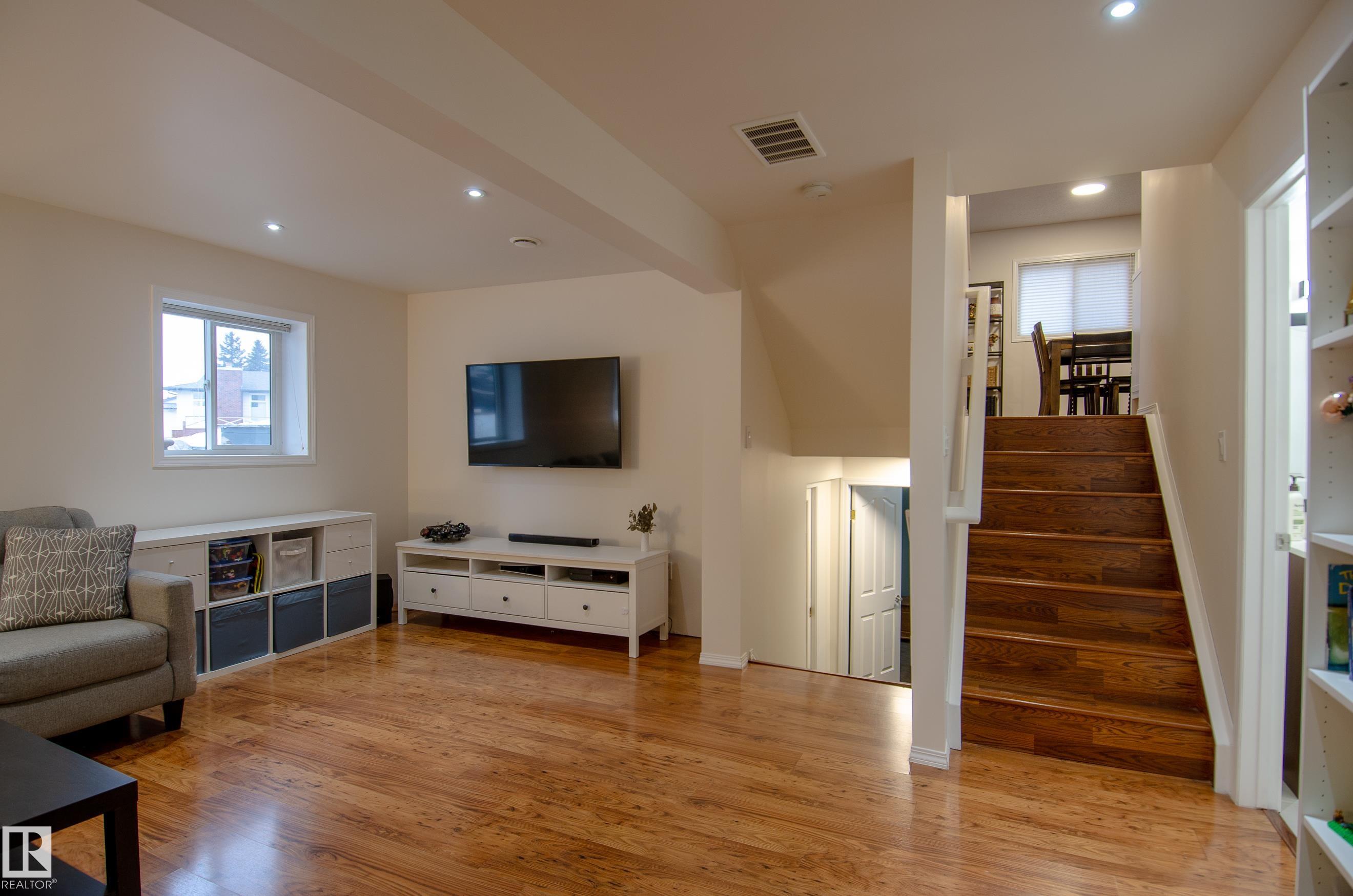 Photo 28 at 3516 13 Avenue NW, Crawford Plains, Edmonton