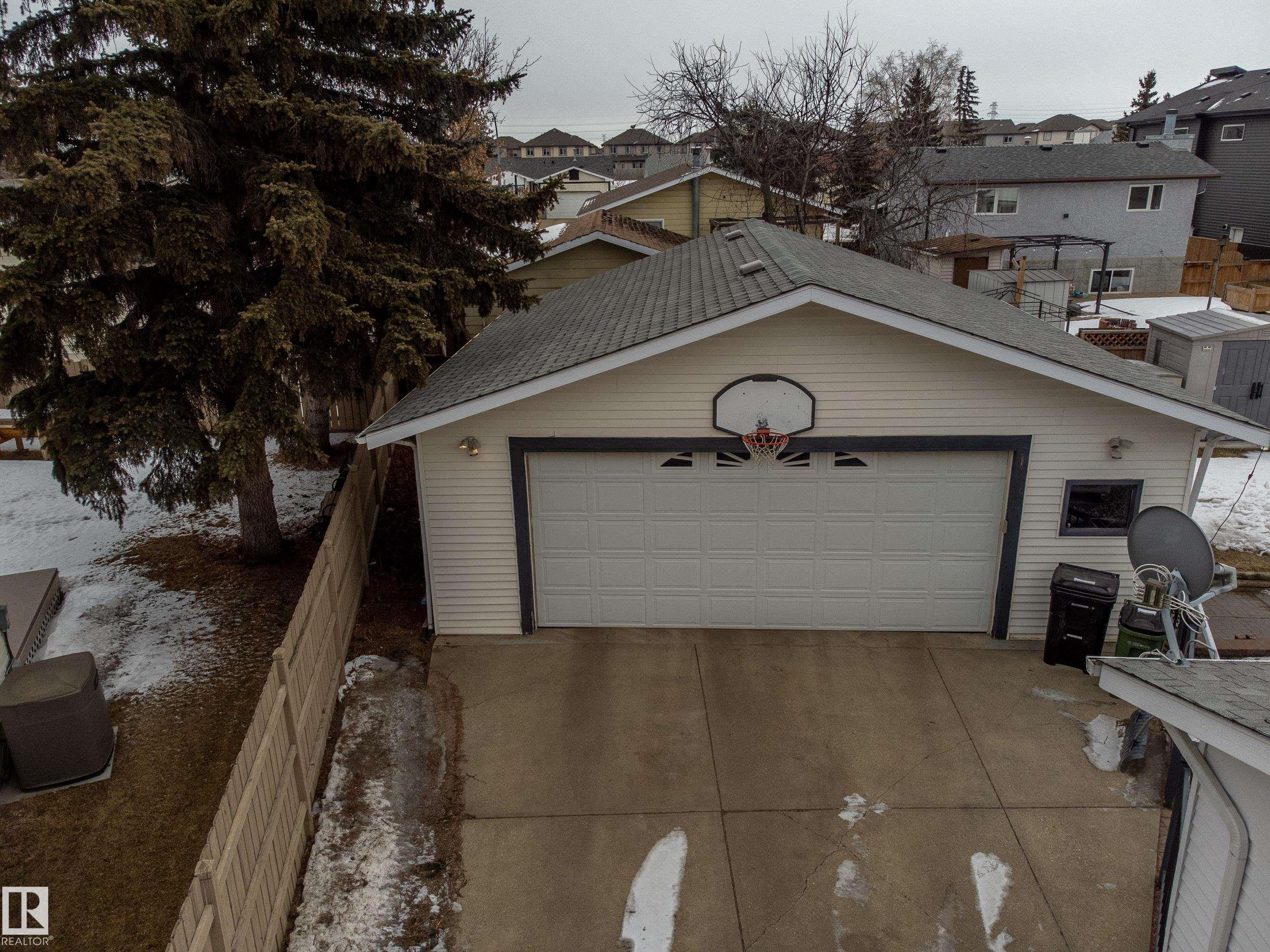 Photo 46 at 3516 13 Avenue NW, Crawford Plains, Edmonton