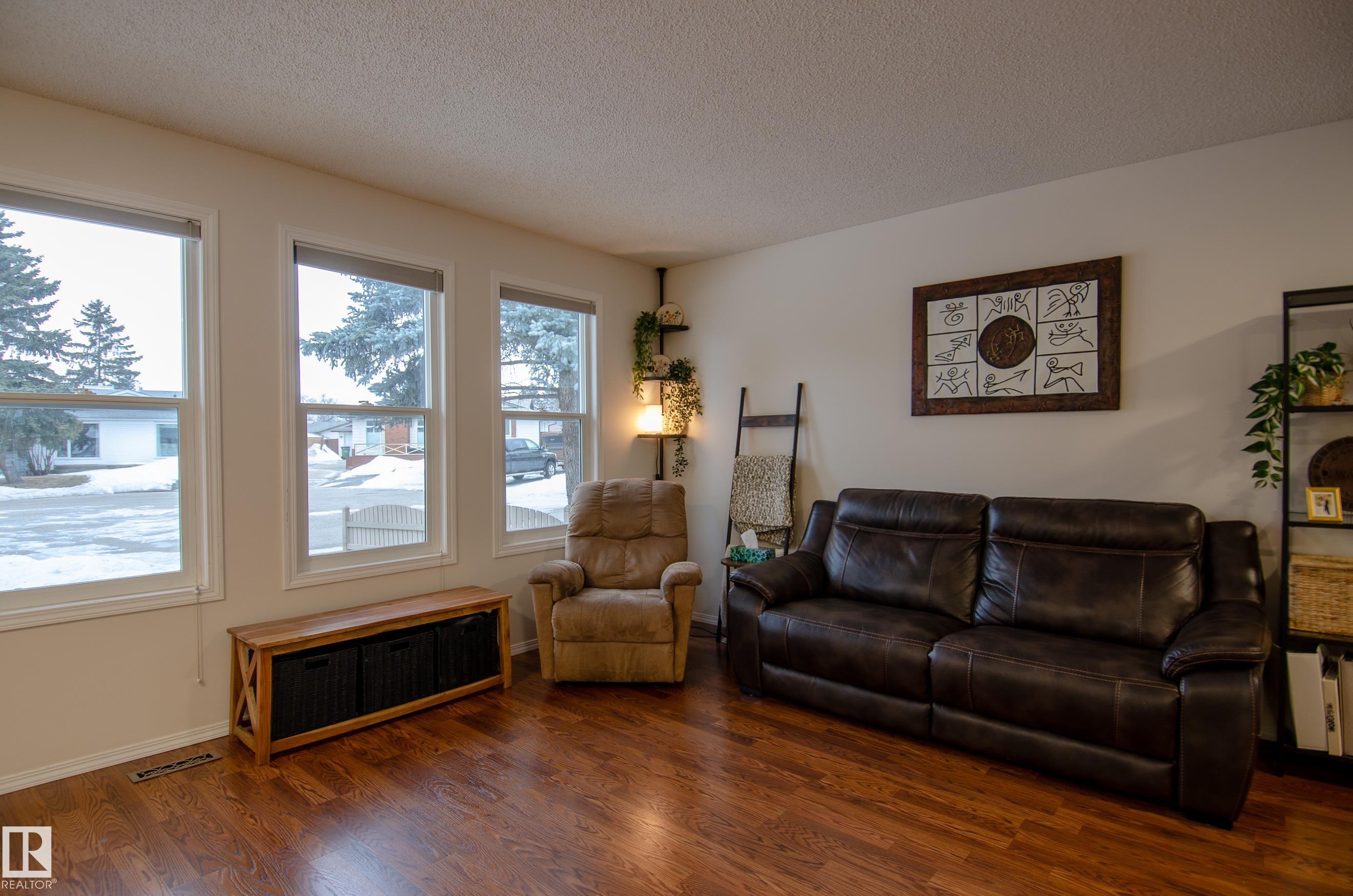 Photo 7 at 3516 13 Avenue NW, Crawford Plains, Edmonton