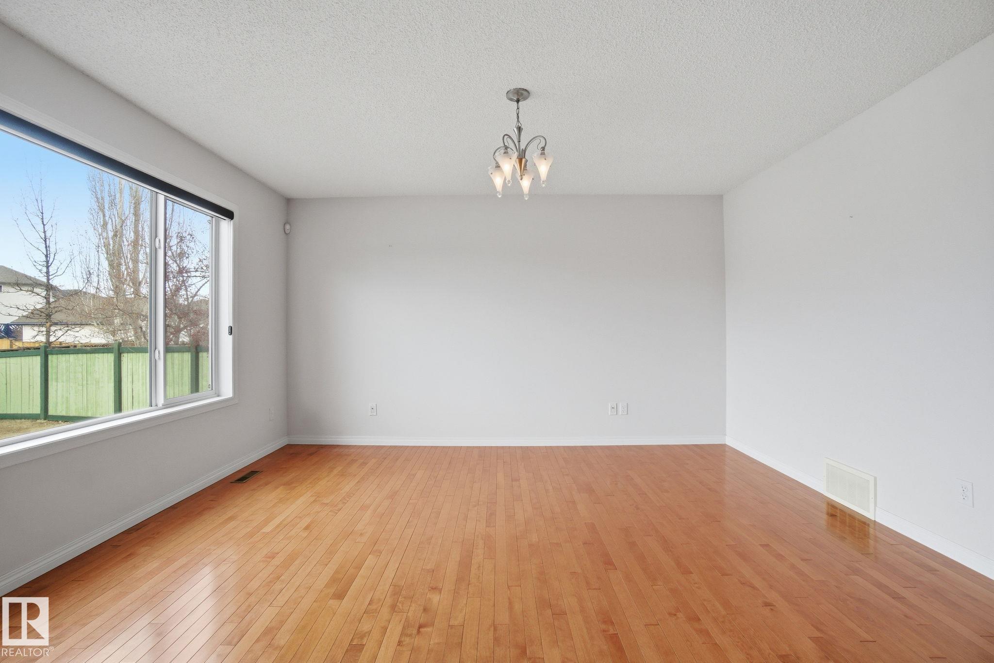 Photo 15 at 21039 92 Avenue NW, Suder Greens, Edmonton