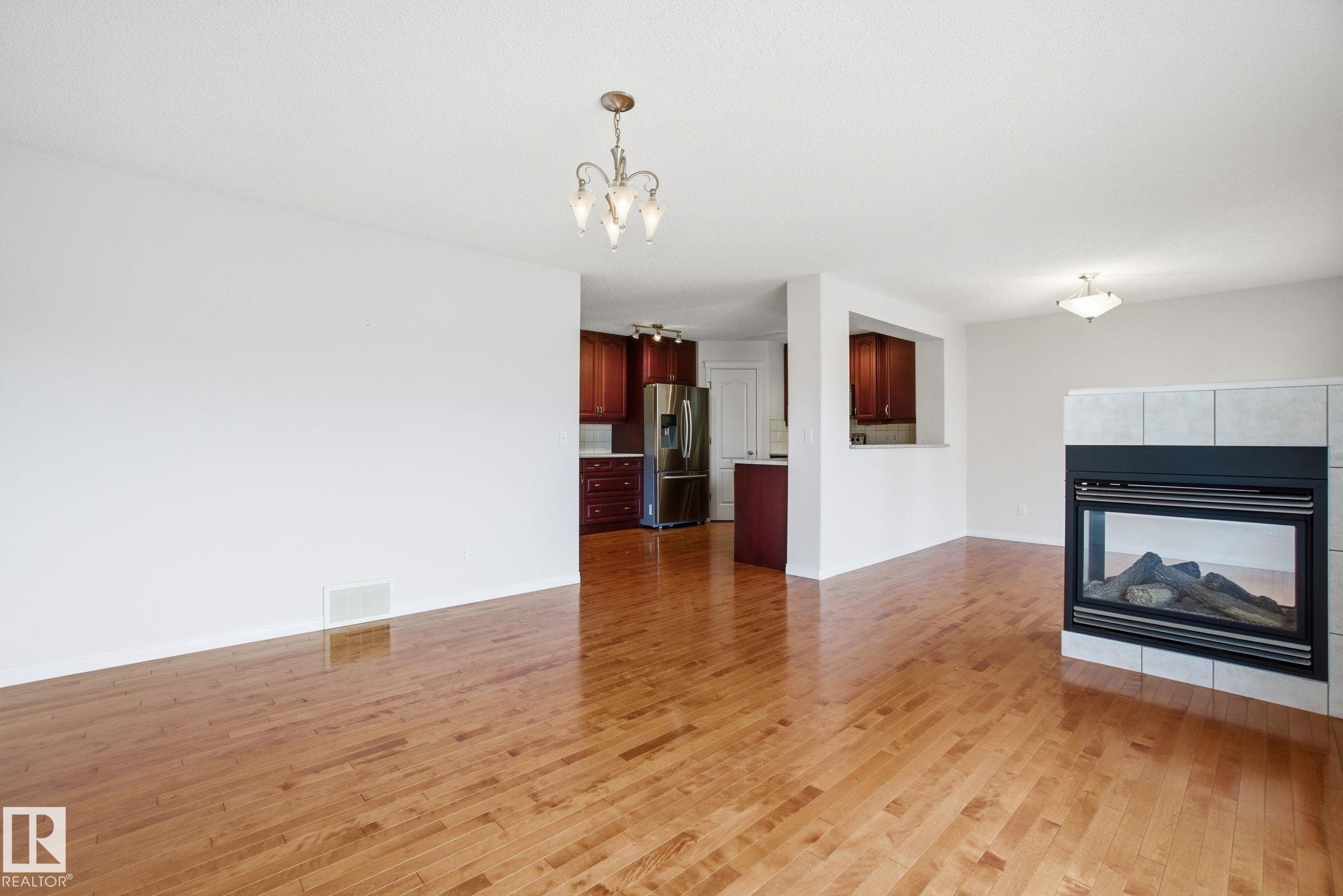 Photo 18 at 21039 92 Avenue NW, Suder Greens, Edmonton