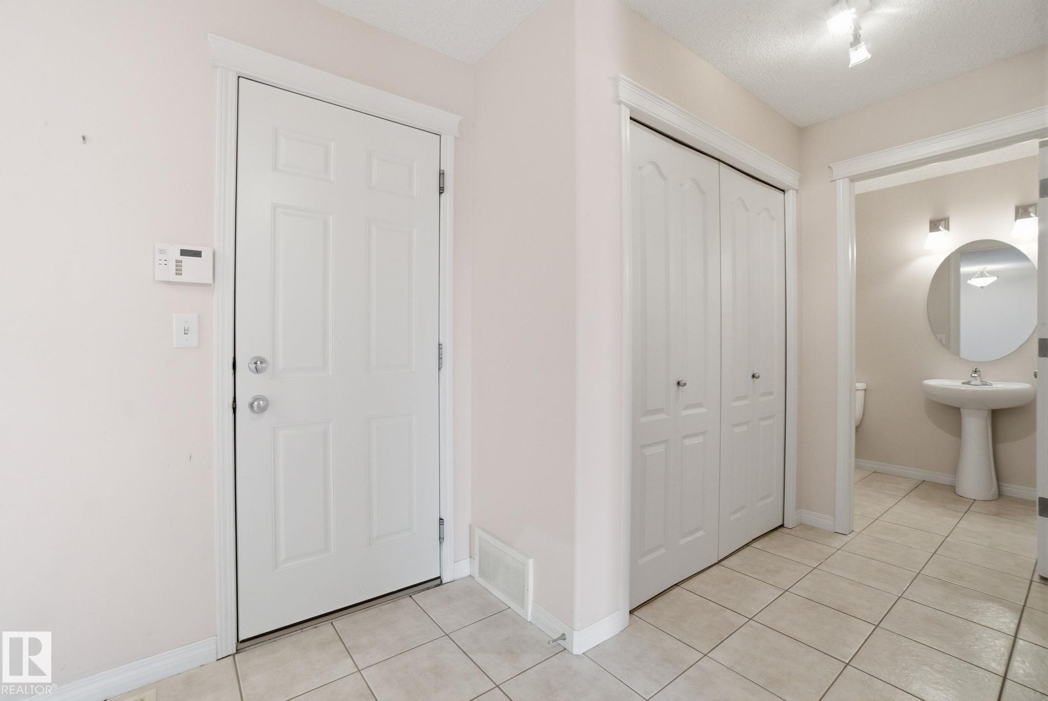 Photo 19 at 21039 92 Avenue NW, Suder Greens, Edmonton