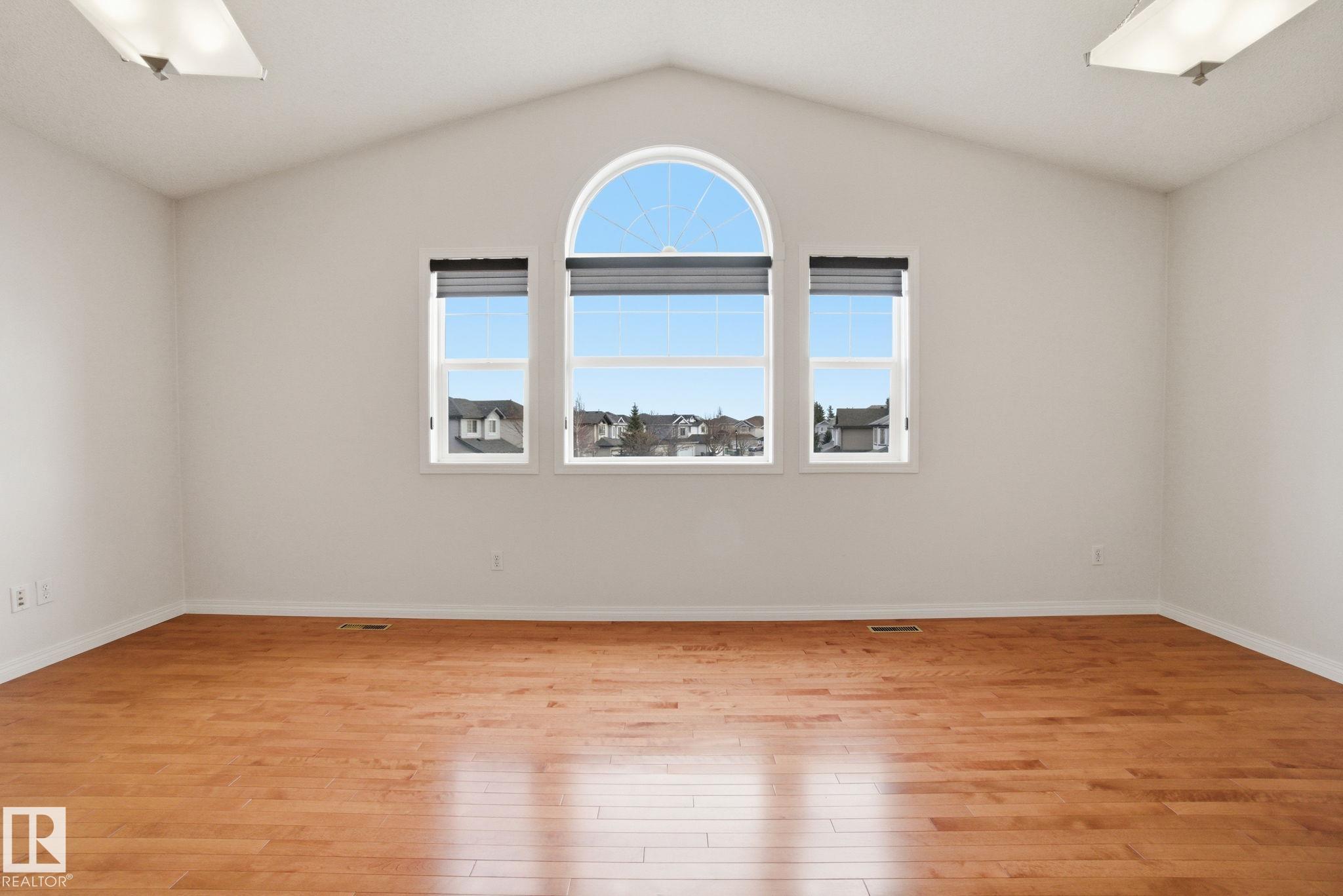 Photo 22 at 21039 92 Avenue NW, Suder Greens, Edmonton