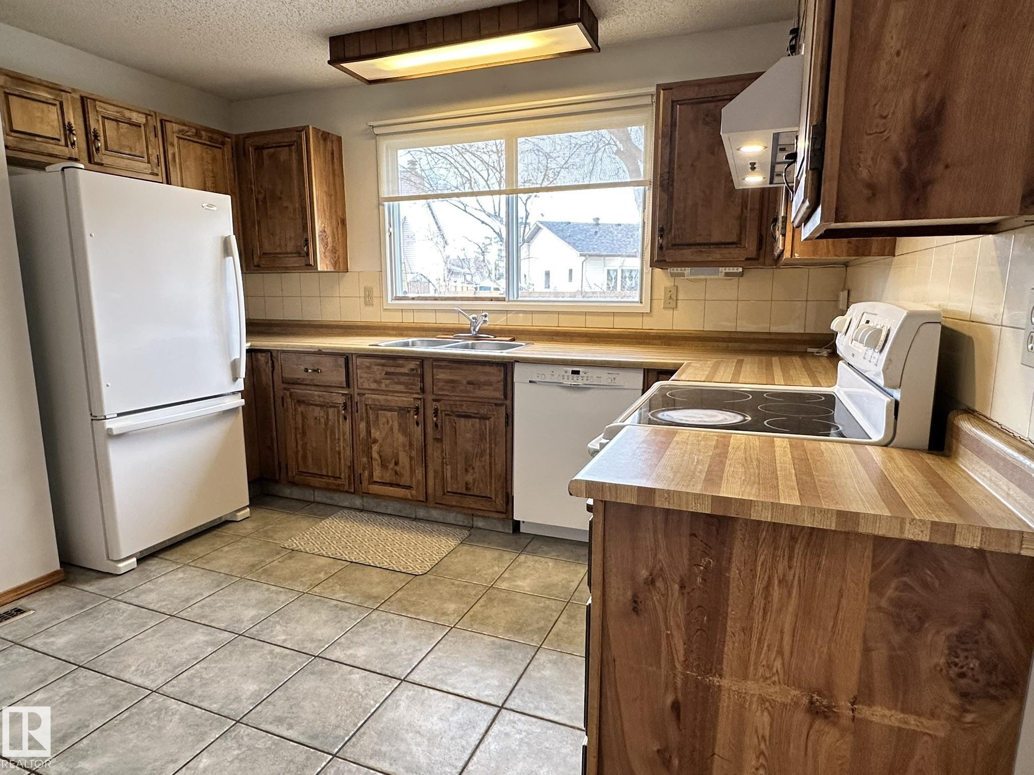 Photo 11 at 9928 181 Street NW, La Perle, Edmonton