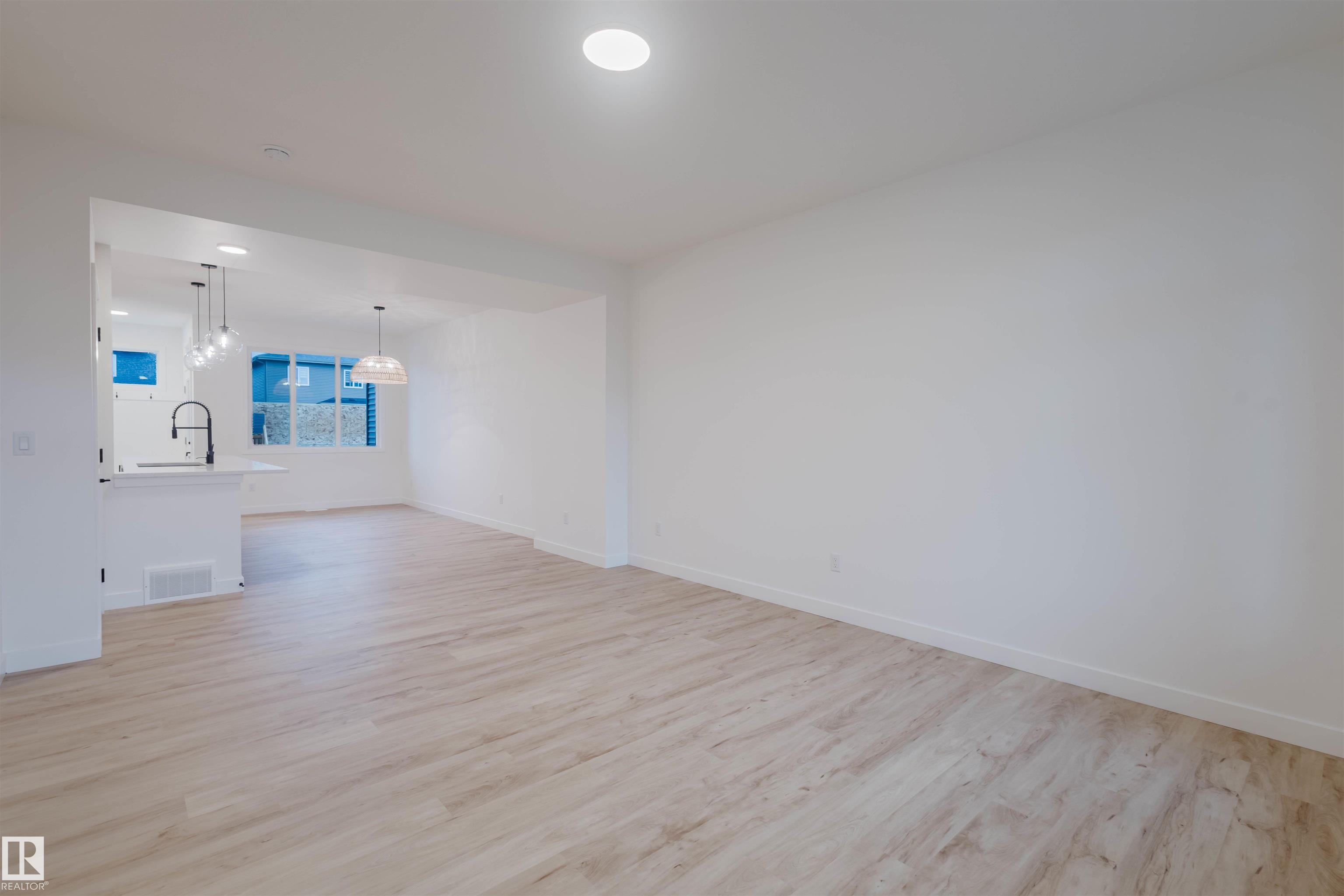 Photo 5 at 2108 Crossbill Lane NW, Kinglet Gardens, Edmonton