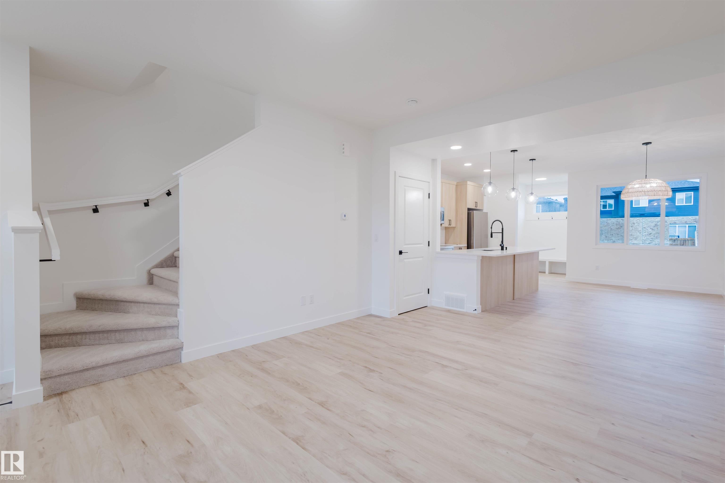 Photo 6 at 2108 Crossbill Lane NW, Kinglet Gardens, Edmonton