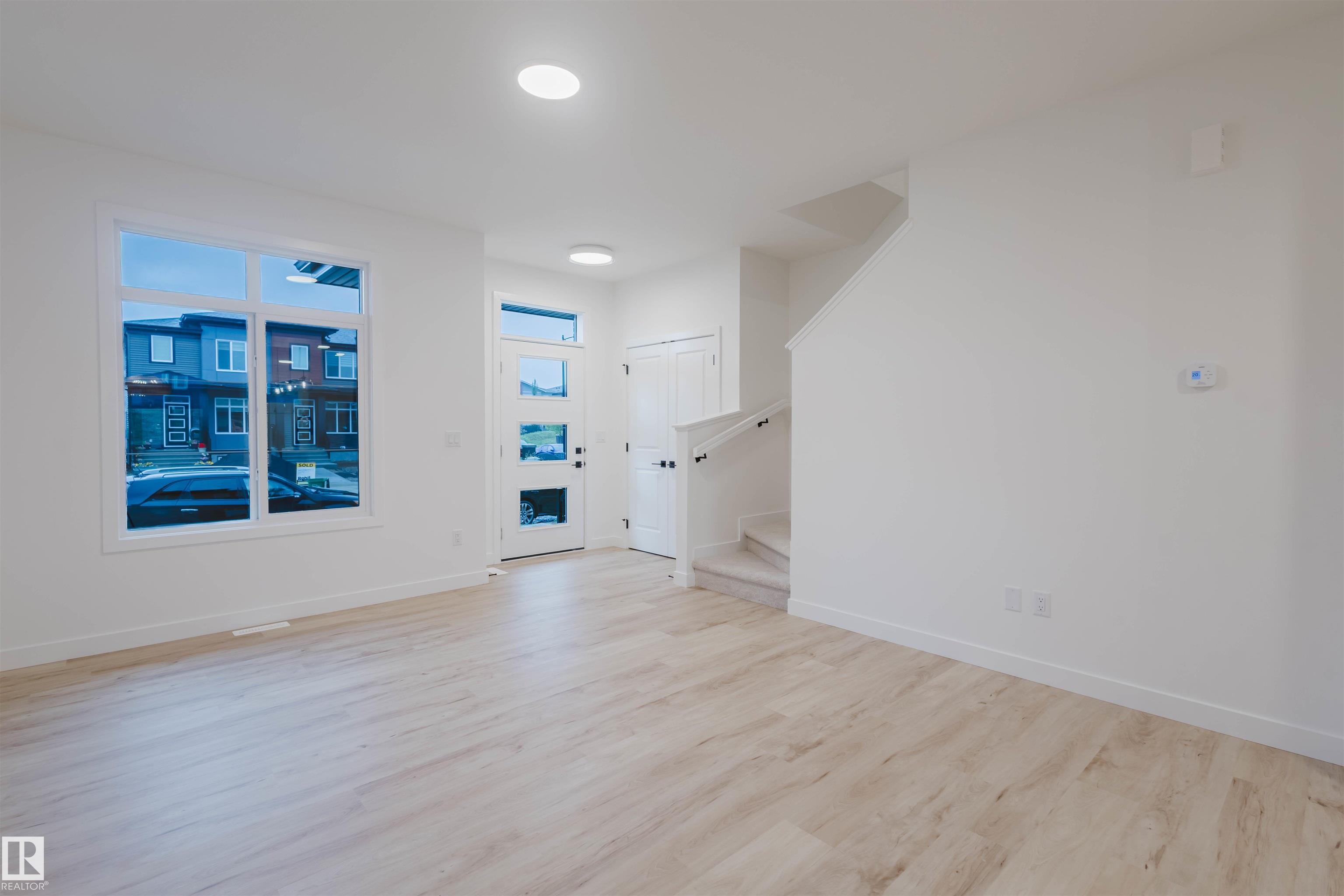 Photo 7 at 2108 Crossbill Lane NW, Kinglet Gardens, Edmonton