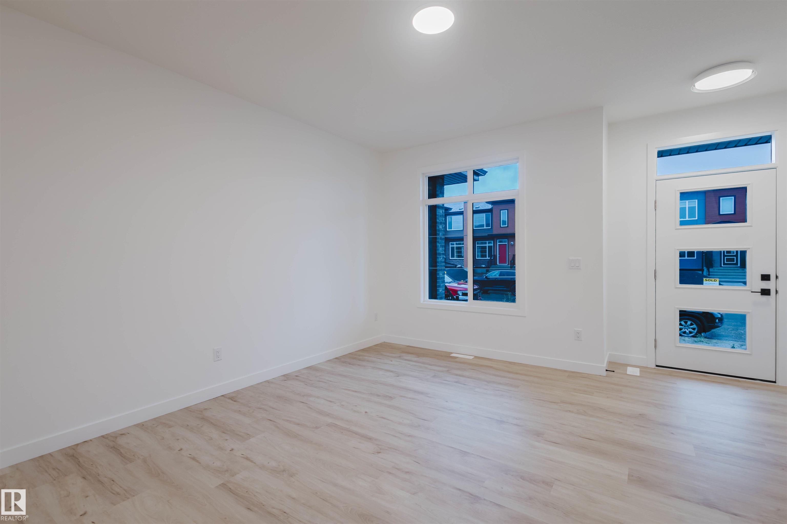 Photo 8 at 2108 Crossbill Lane NW, Kinglet Gardens, Edmonton