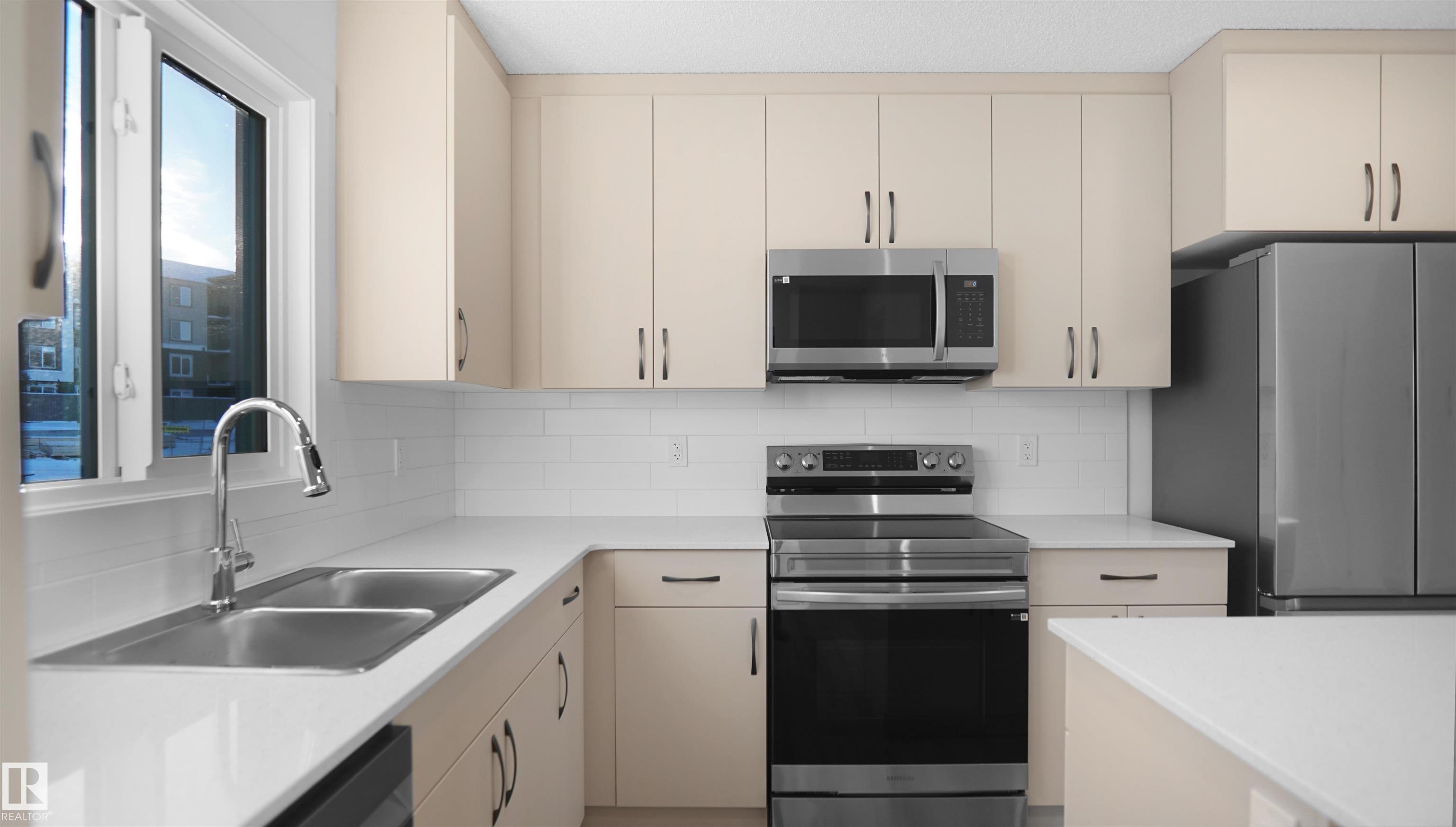 Photo 10 at 86 - 3705 141 Street SW, Desrochers Area, Edmonton