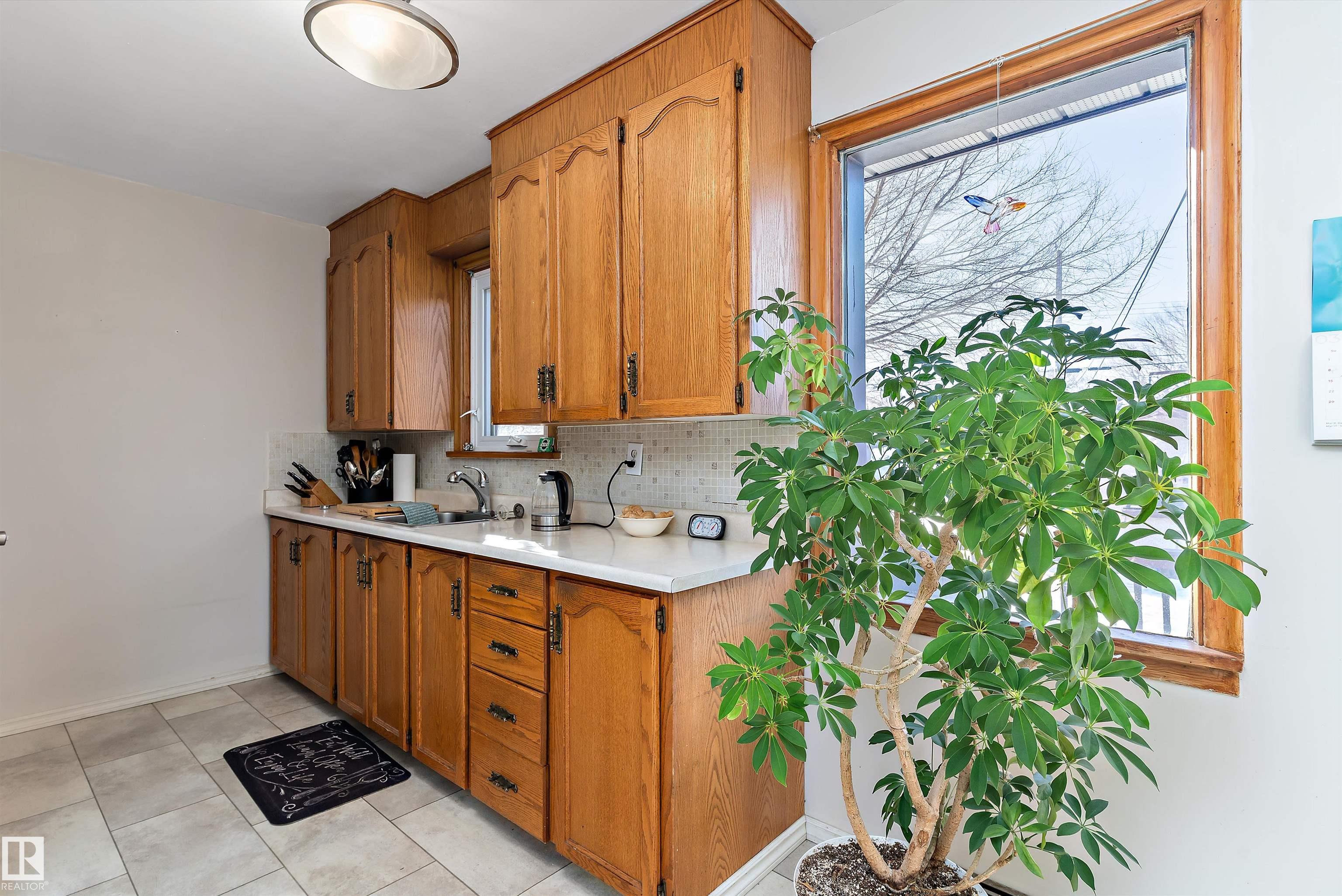 Photo 12 at 9431 65 Avenue NW, Hazeldean, Edmonton