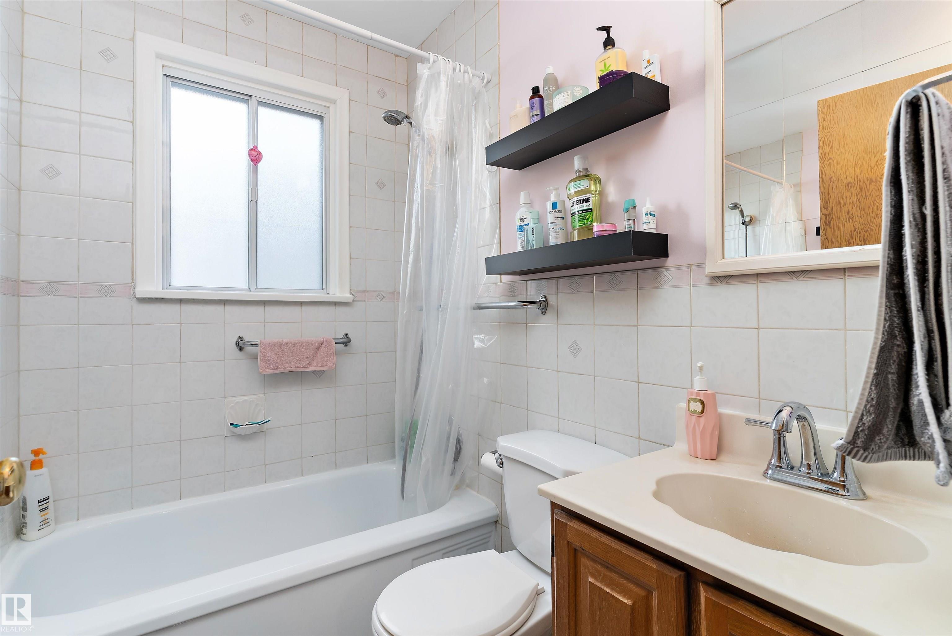 Photo 17 at 9431 65 Avenue NW, Hazeldean, Edmonton