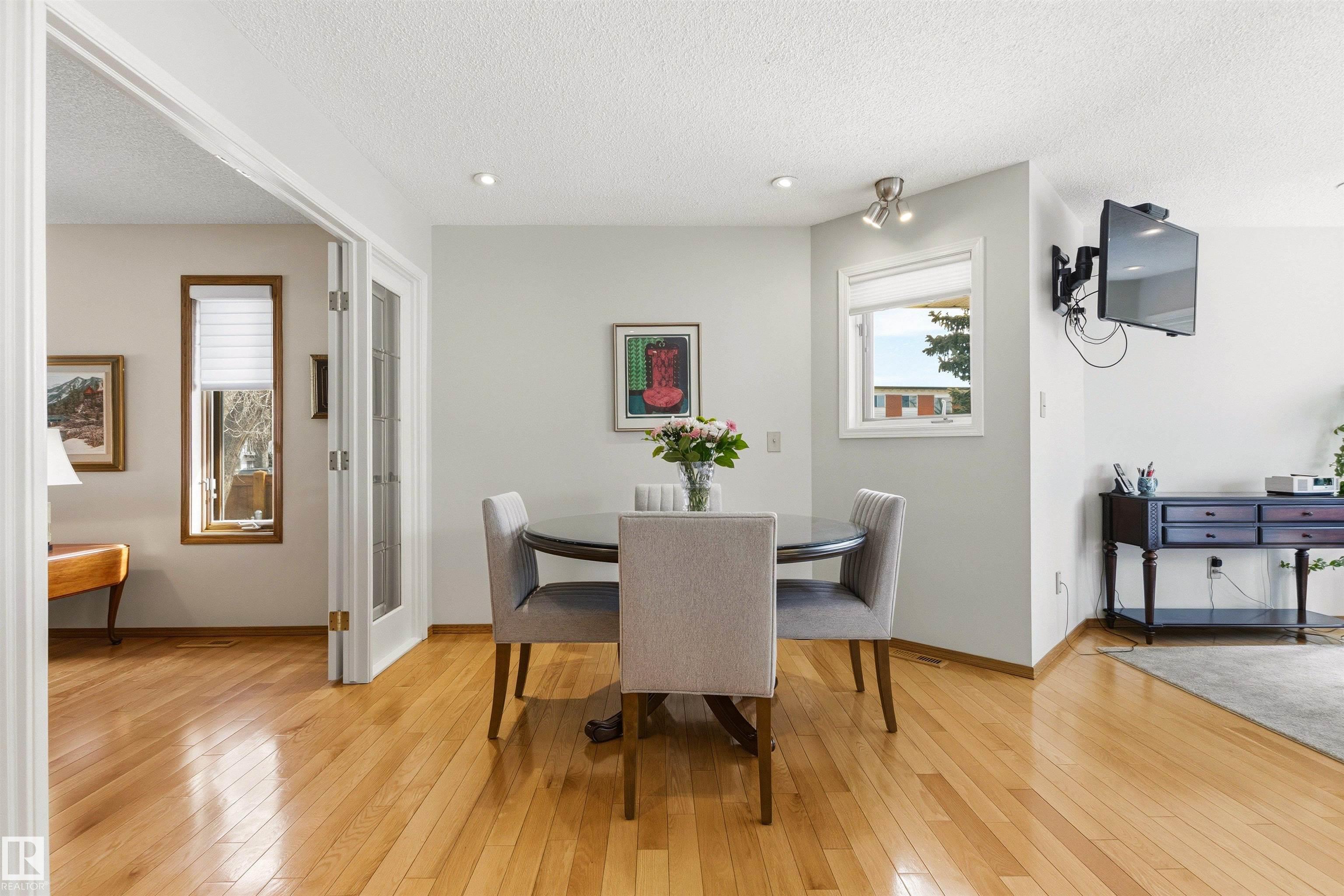 Photo 14 at 108 Ironwood Place NW, Westbrook Estate, Edmonton