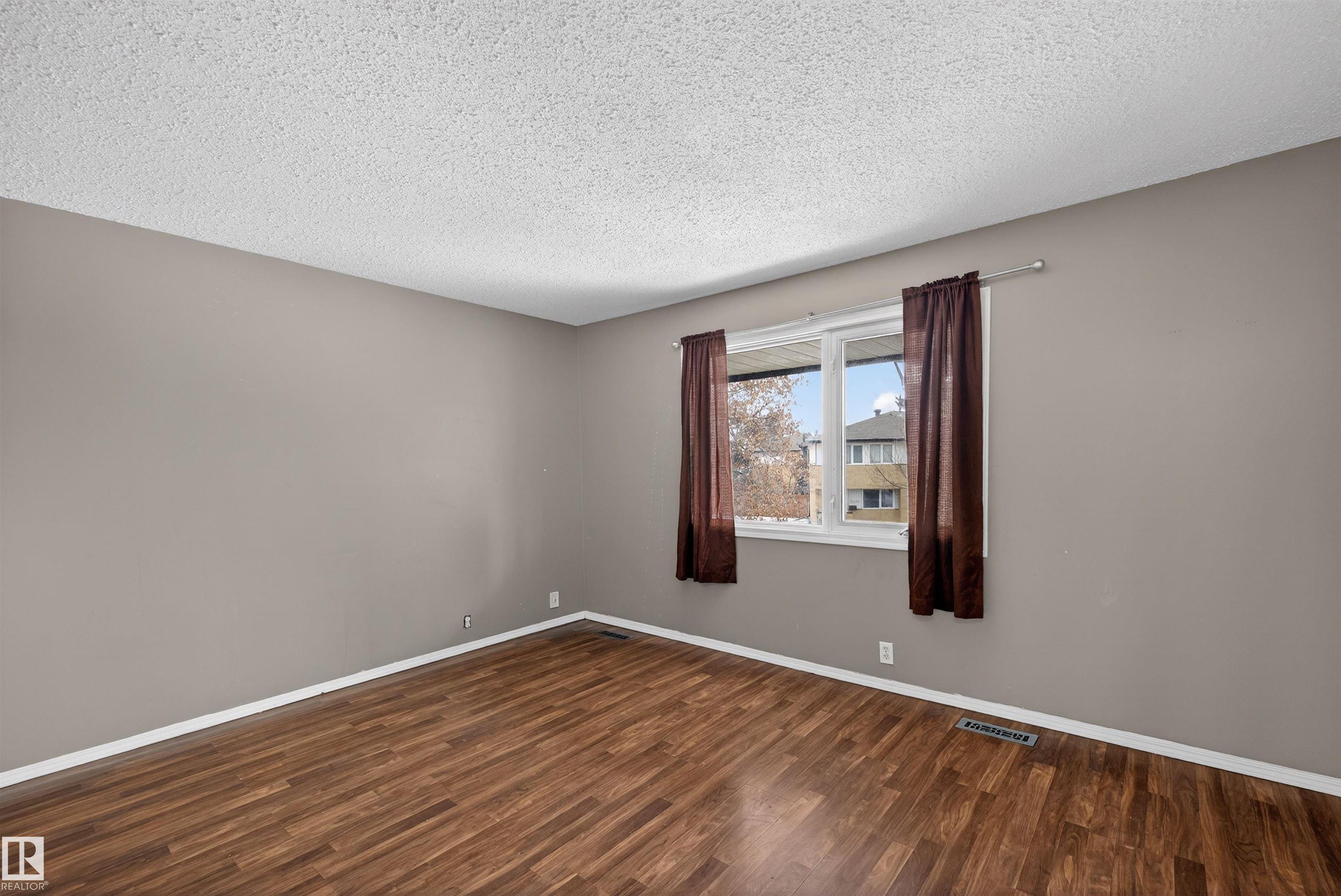 Photo 14 at 3301 139 Avenue NW, Hairsine, Edmonton