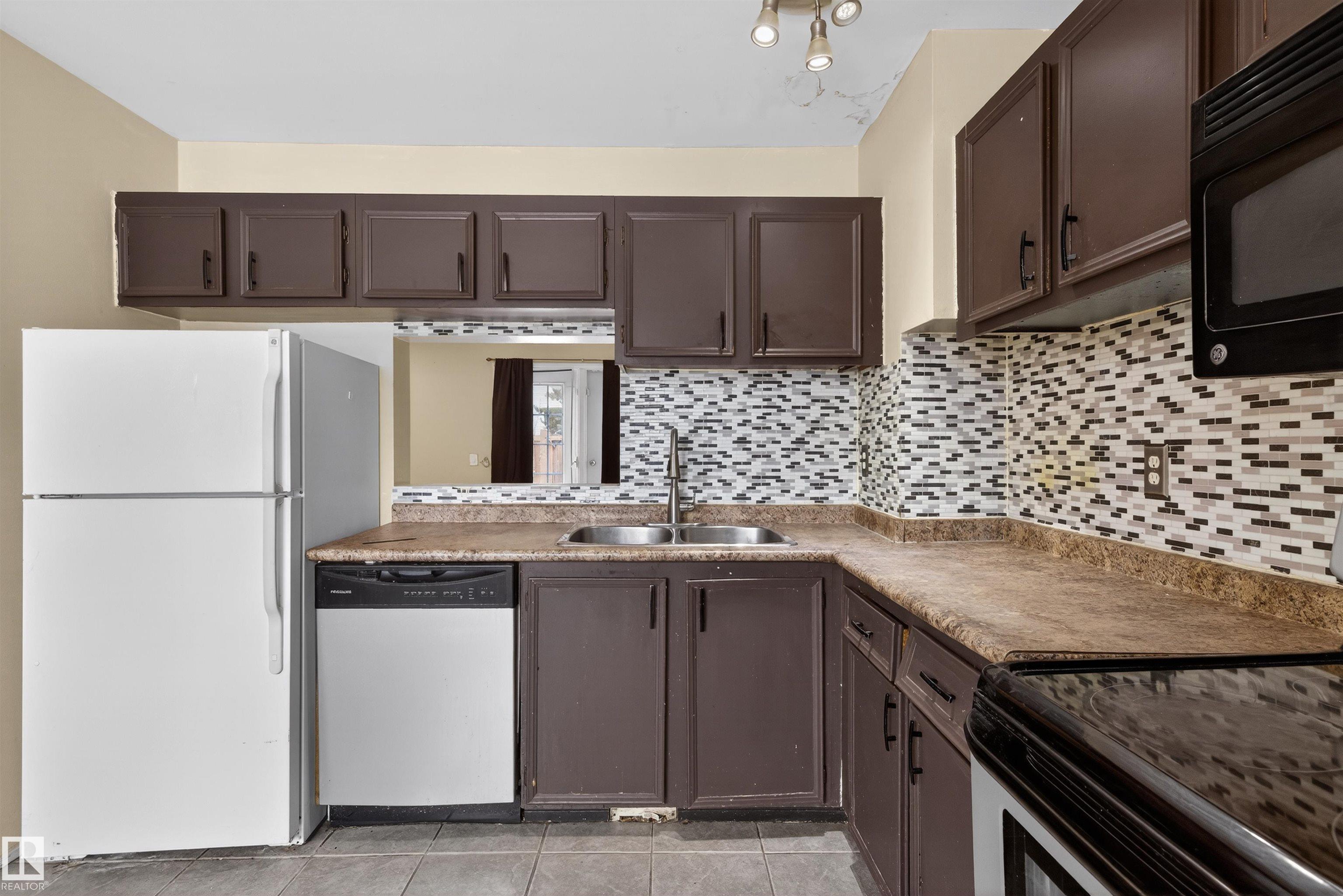 Photo 5 at 3301 139 Avenue NW, Hairsine, Edmonton