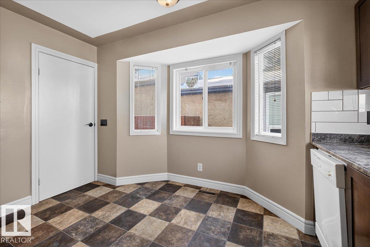 Photo 16 at 4427 32a Avenue NW, Weinlos, Edmonton