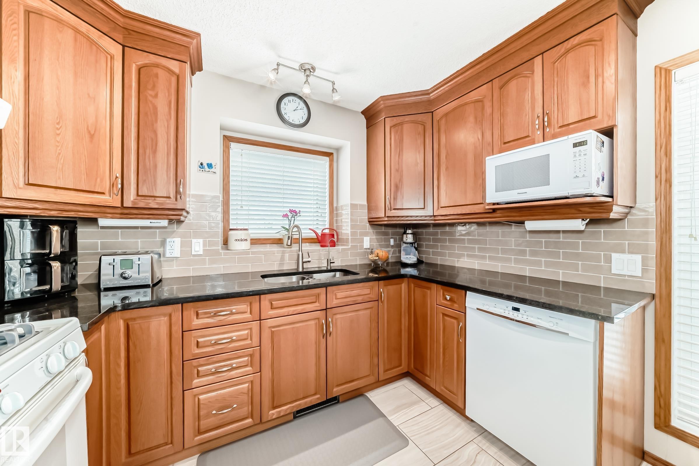 Photo 11 at 13 Donahue Close, Deer Ridge, St. Albert