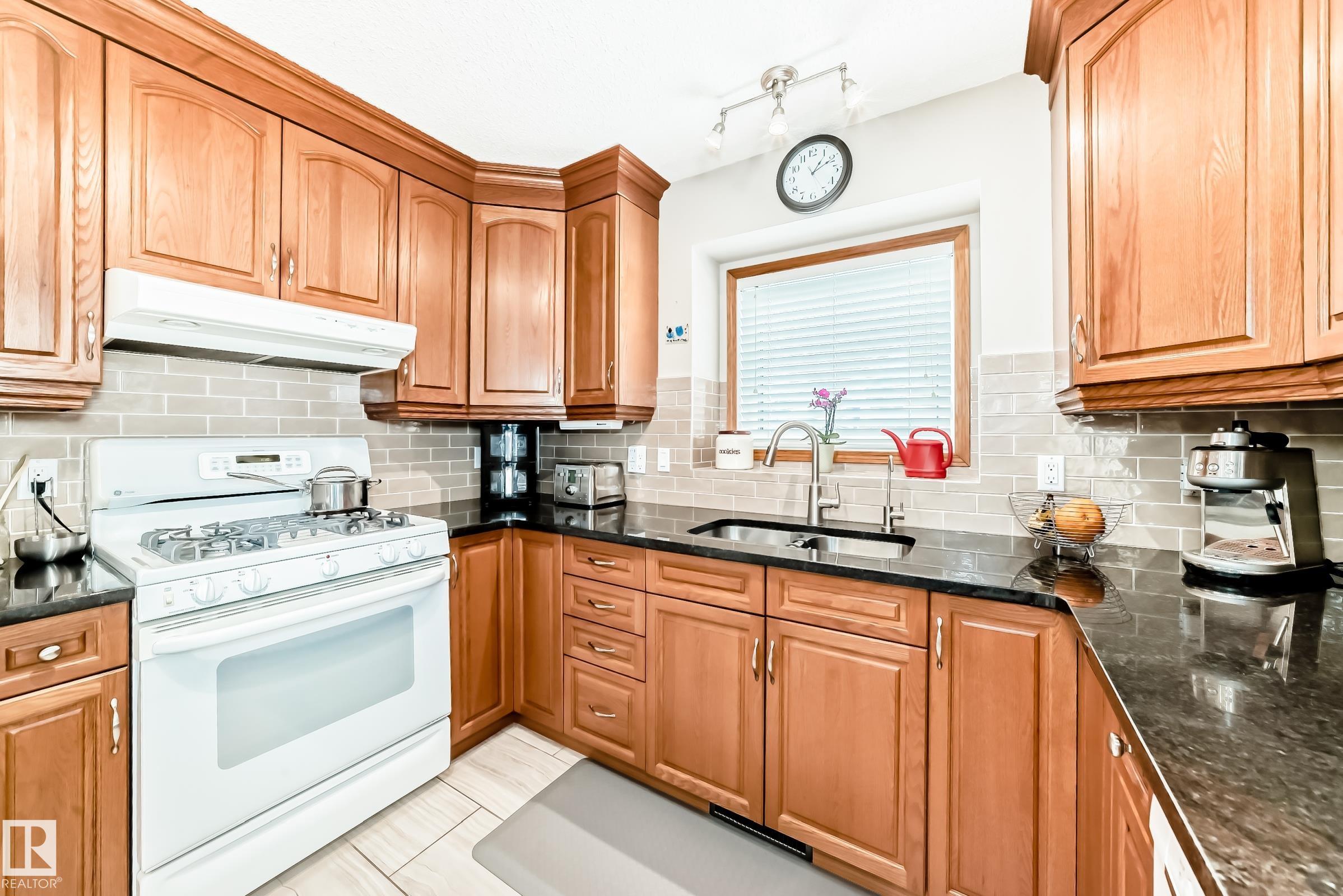 Photo 9 at 13 Donahue Close, Deer Ridge, St. Albert