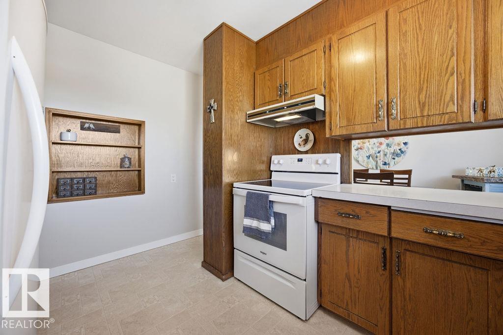 Photo 11 at 8508 131 Avenue NW, Killarney, Edmonton