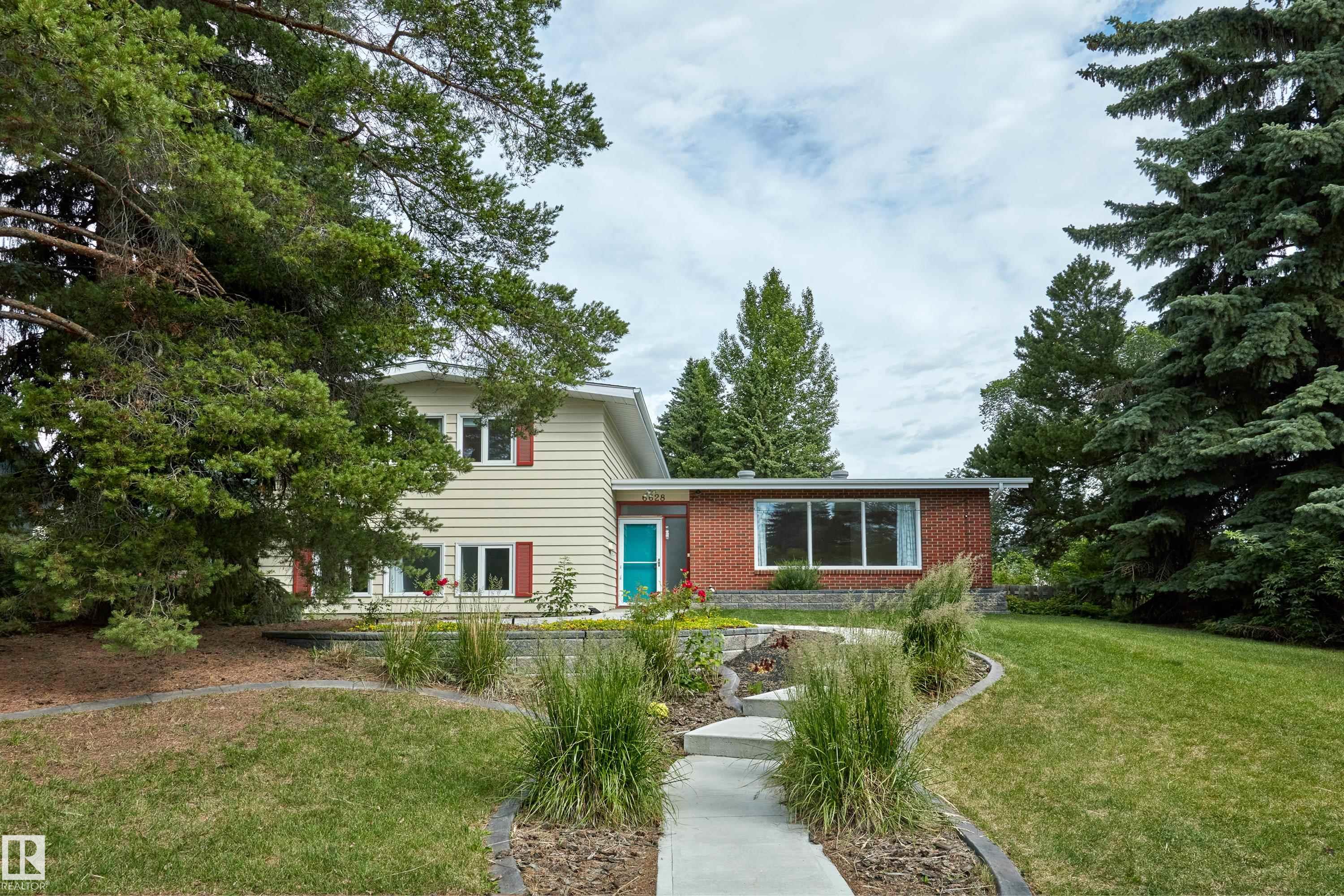 Photo 2 at 6628 124 Street NW, Grandview Heights, Edmonton