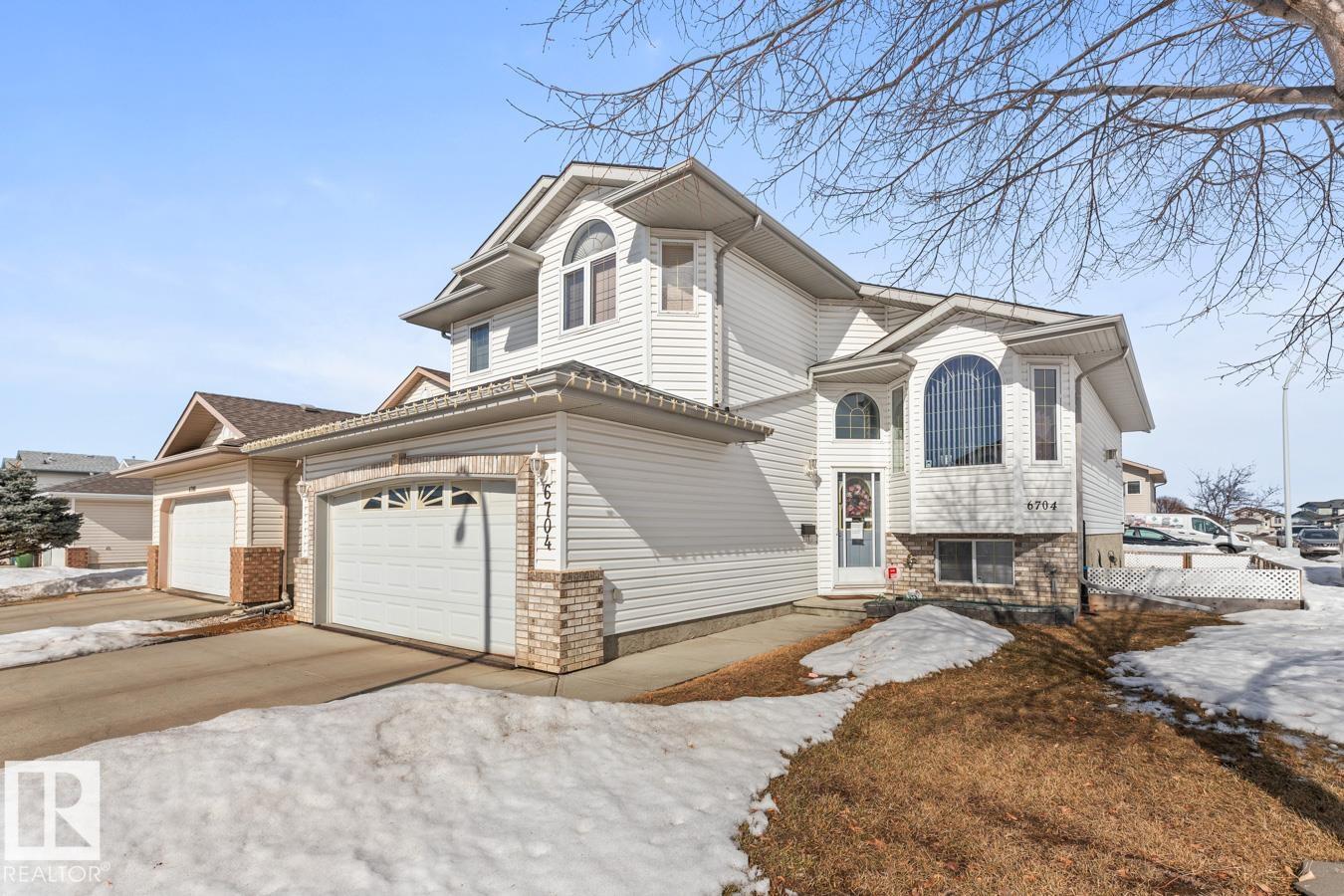 Photo 2 at 6704 164 Avenue NW, Ozerna, Edmonton