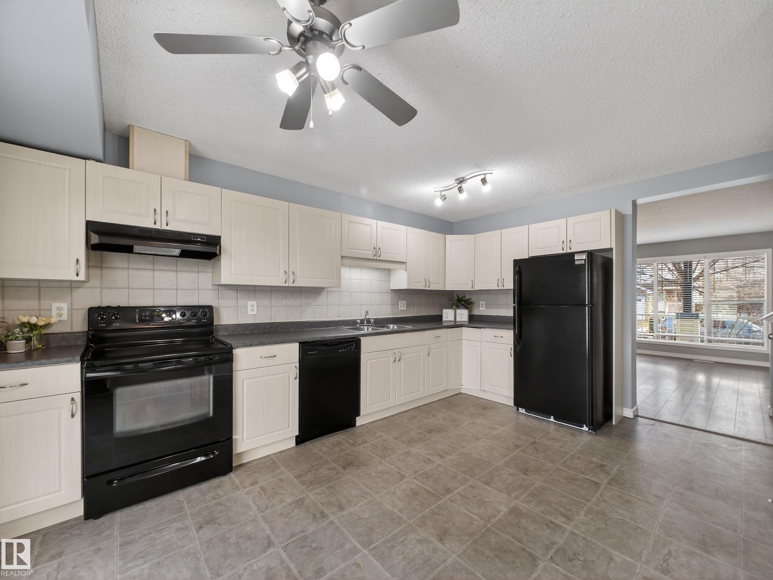 Photo 13 at 11919 18 Avenue SW, Rutherford, Edmonton