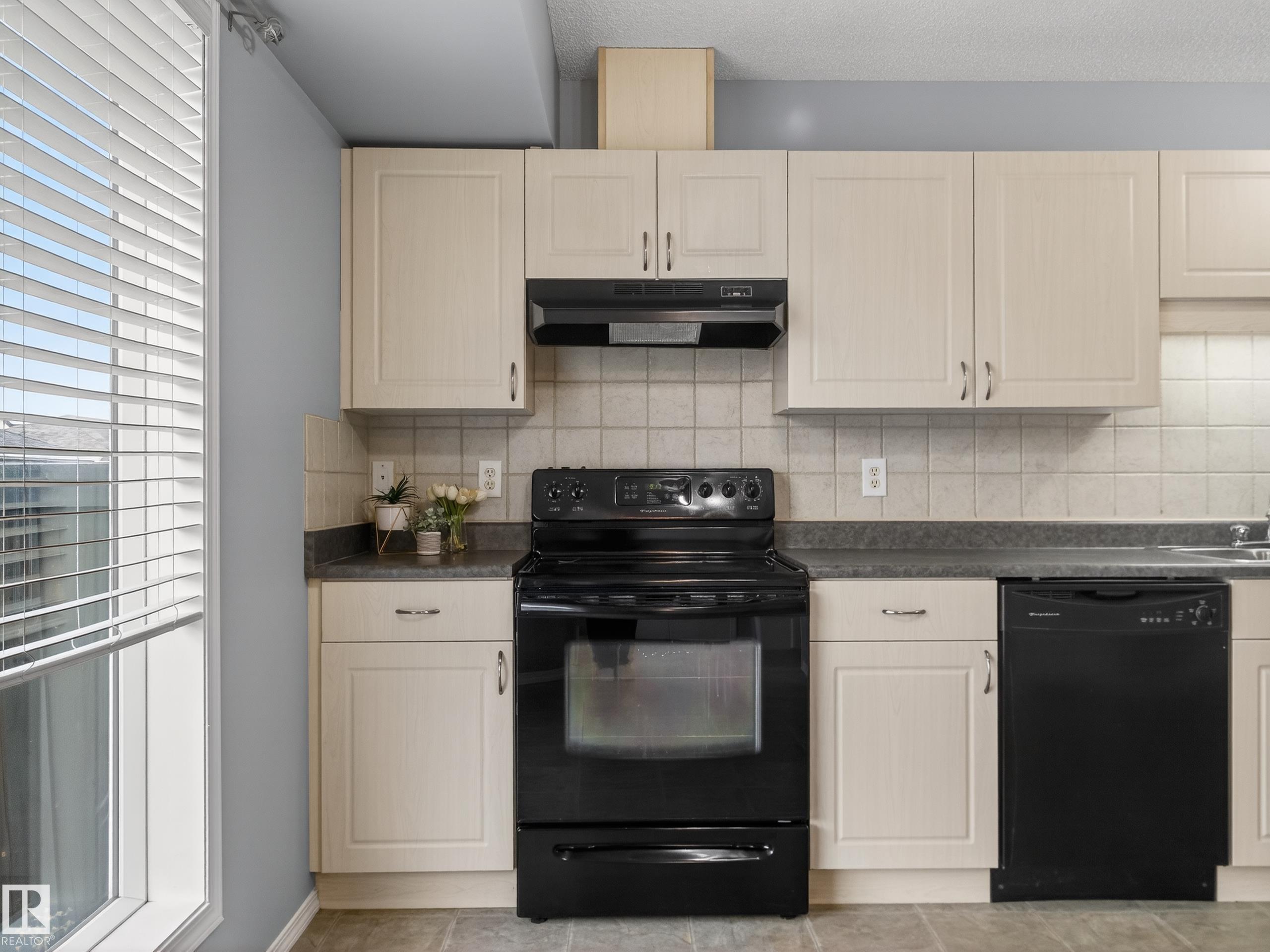 Photo 14 at 11919 18 Avenue SW, Rutherford, Edmonton