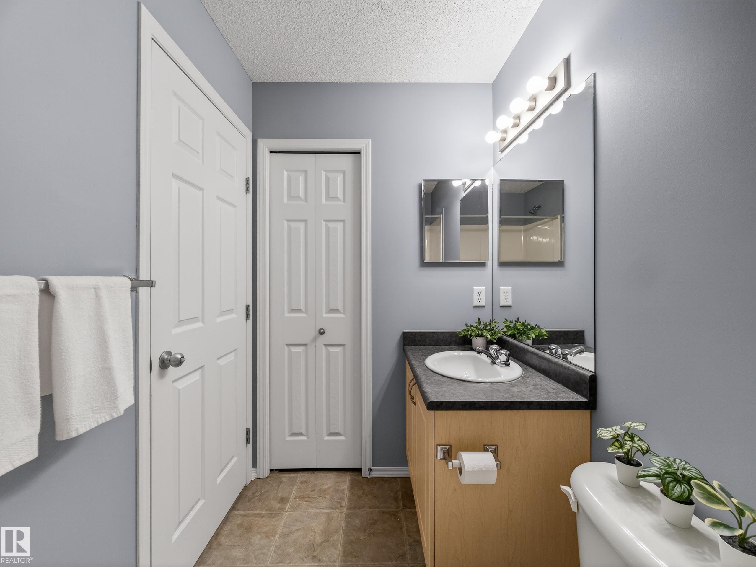 Photo 37 at 11919 18 Avenue SW, Rutherford, Edmonton