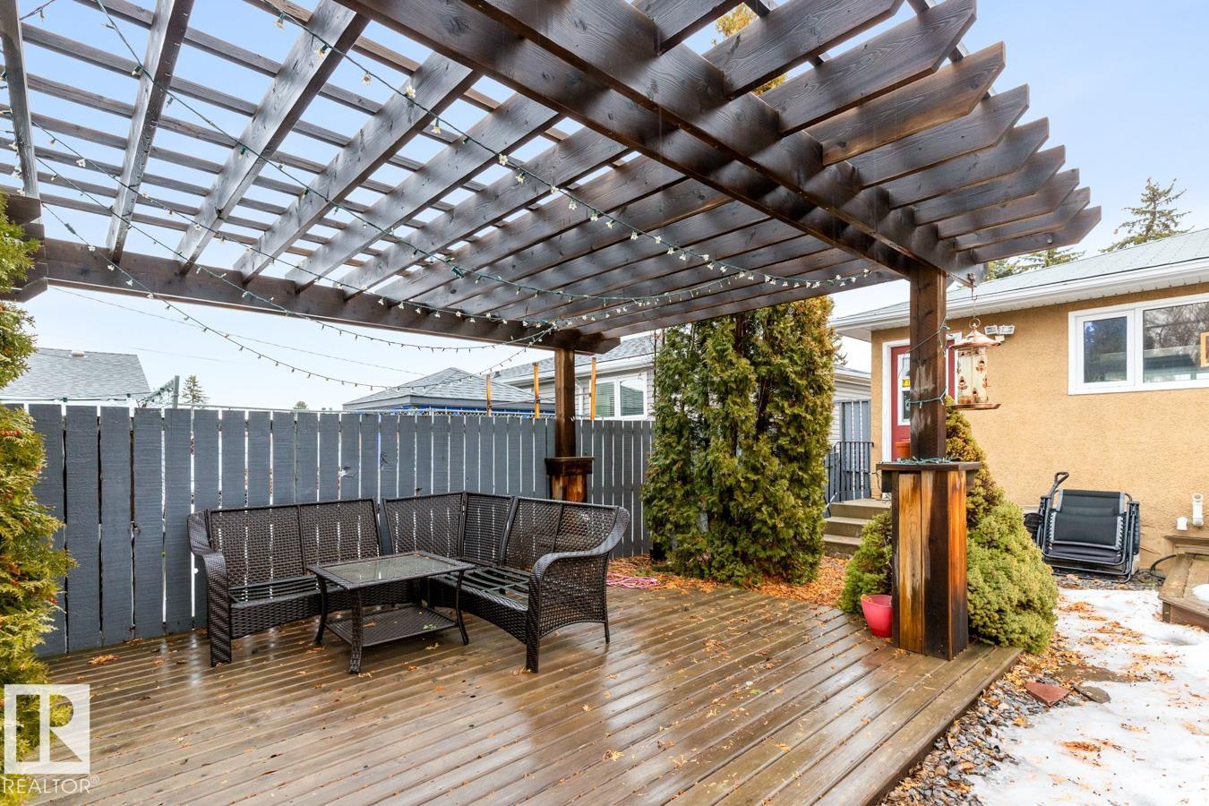 Photo 2 at 10512 44 Street NW, Gold Bar, Edmonton