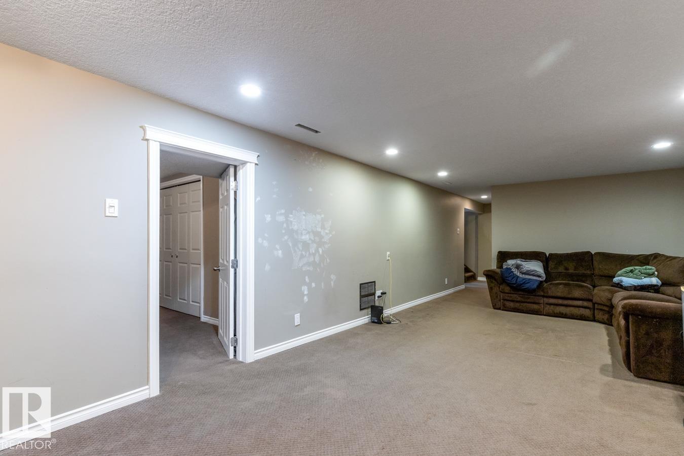 Photo 25 at 10512 44 Street NW, Gold Bar, Edmonton