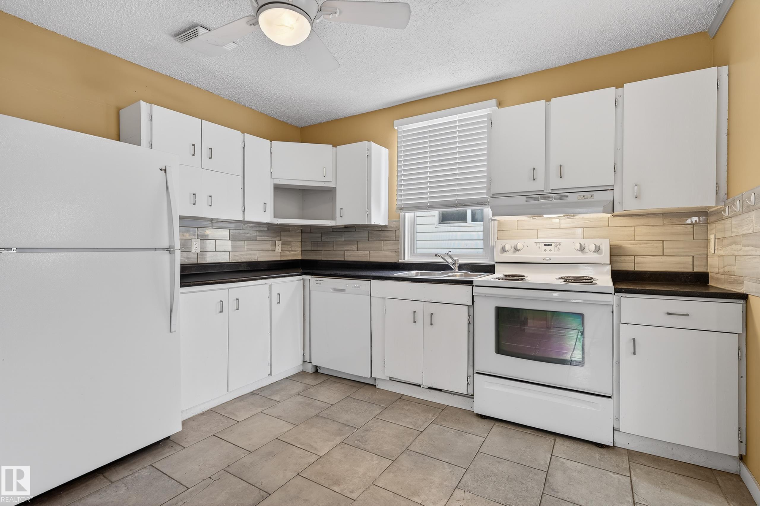 Photo 7 at 12822 72 Street NW, Balwin, Edmonton